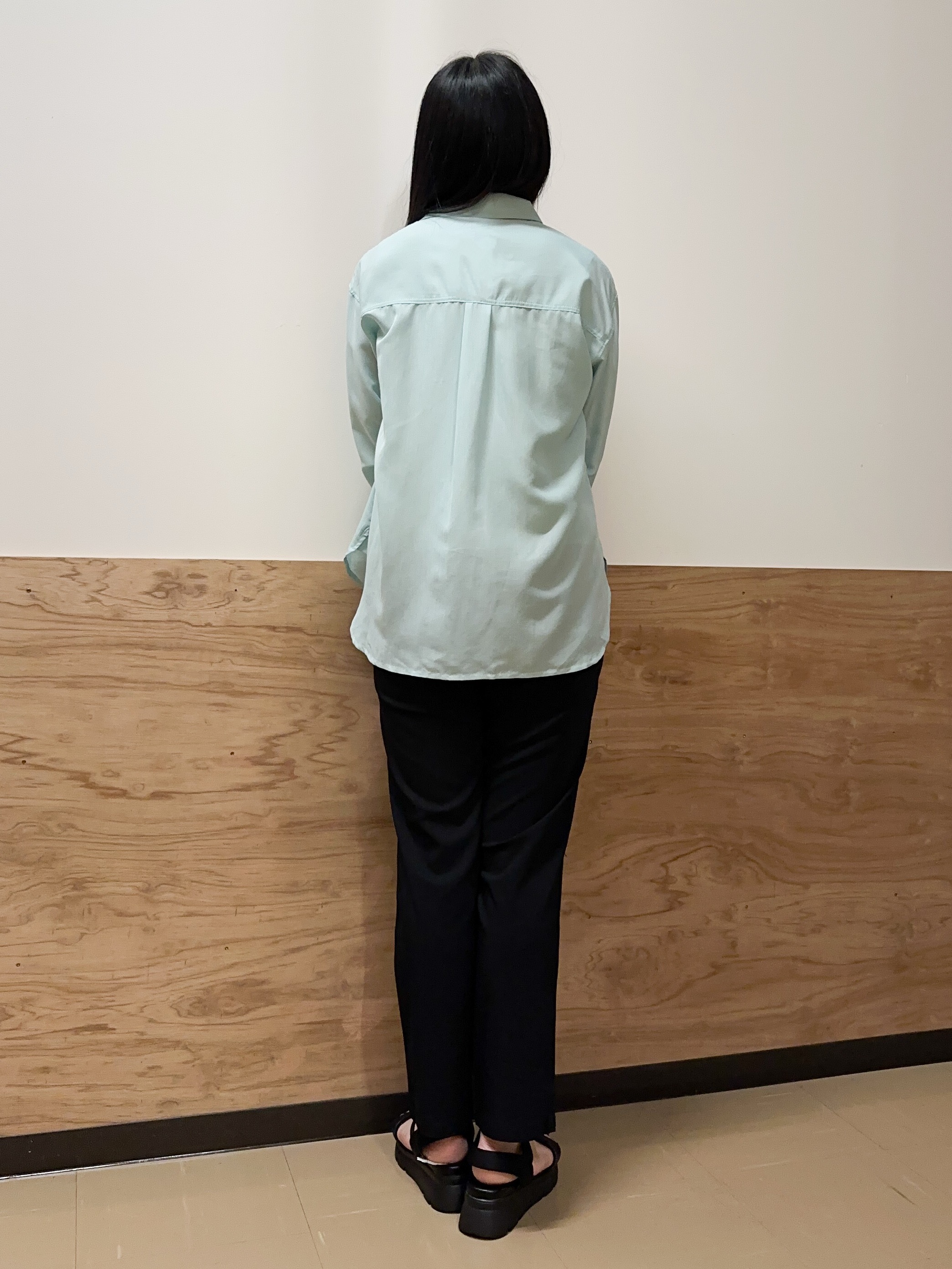 すーさんの「grove｜【洗濯機OK・ひんやり】朝晩の気温差に◎軽やかシアーシャツ」を使ったコーディネート