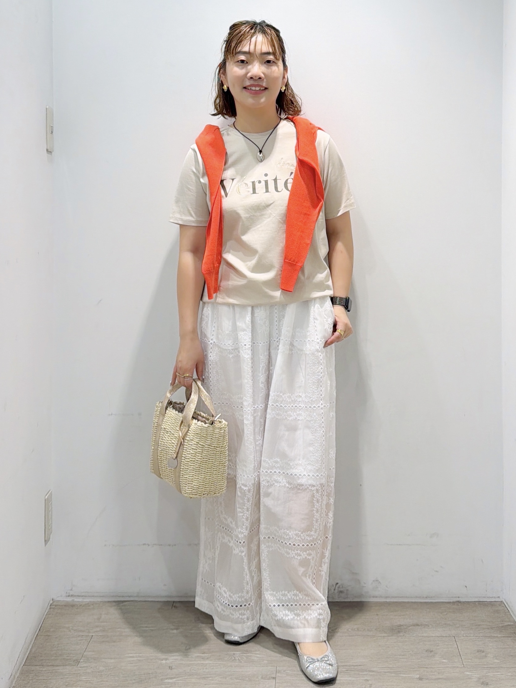 sumicaさんの「OPAQUE.CLIP｜ロゴプリント刺繍アソートTシャツ【洗濯機OK】」を使ったコーディネート