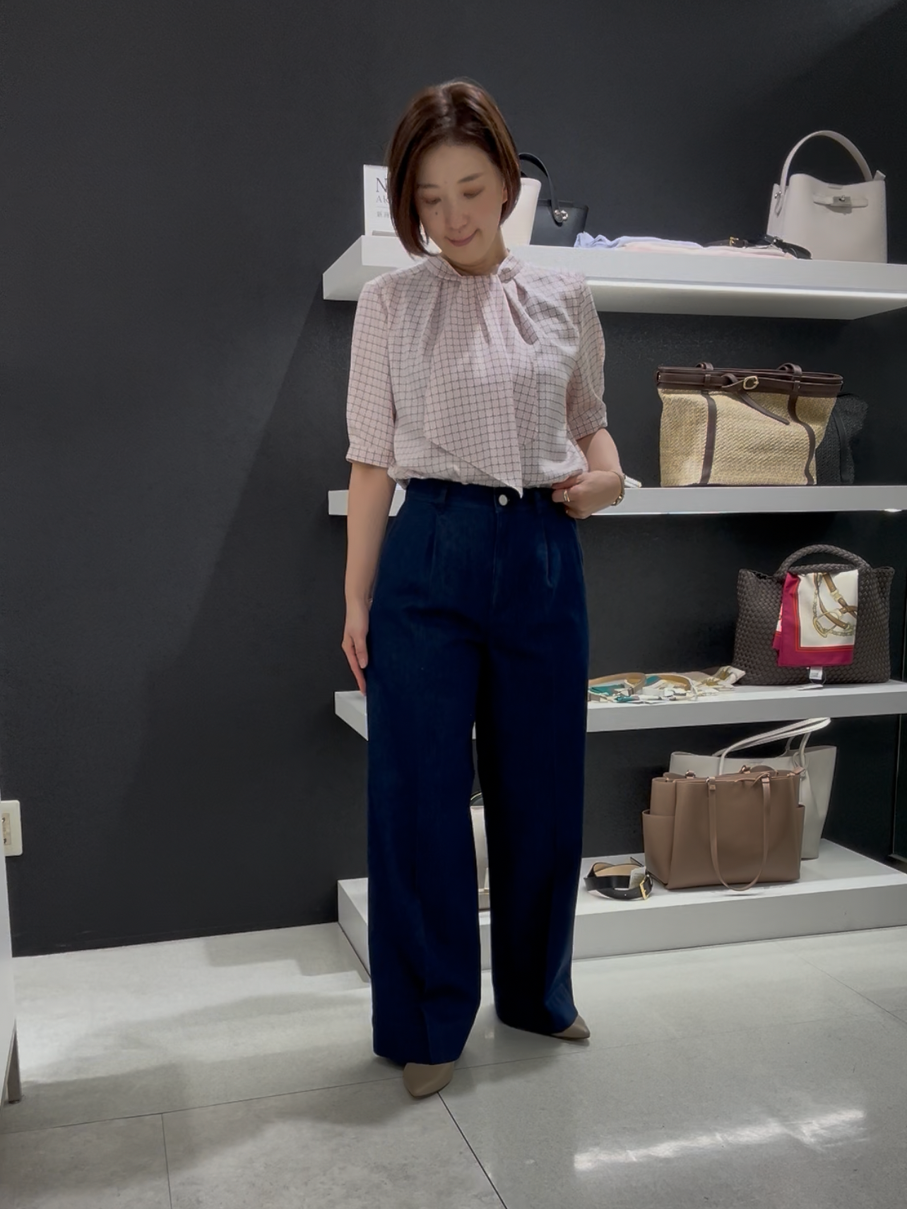 まどかさんの「UNTITLED｜【洗える/スーツインナー】ジオメボウタイブラウス」を使ったコーディネート