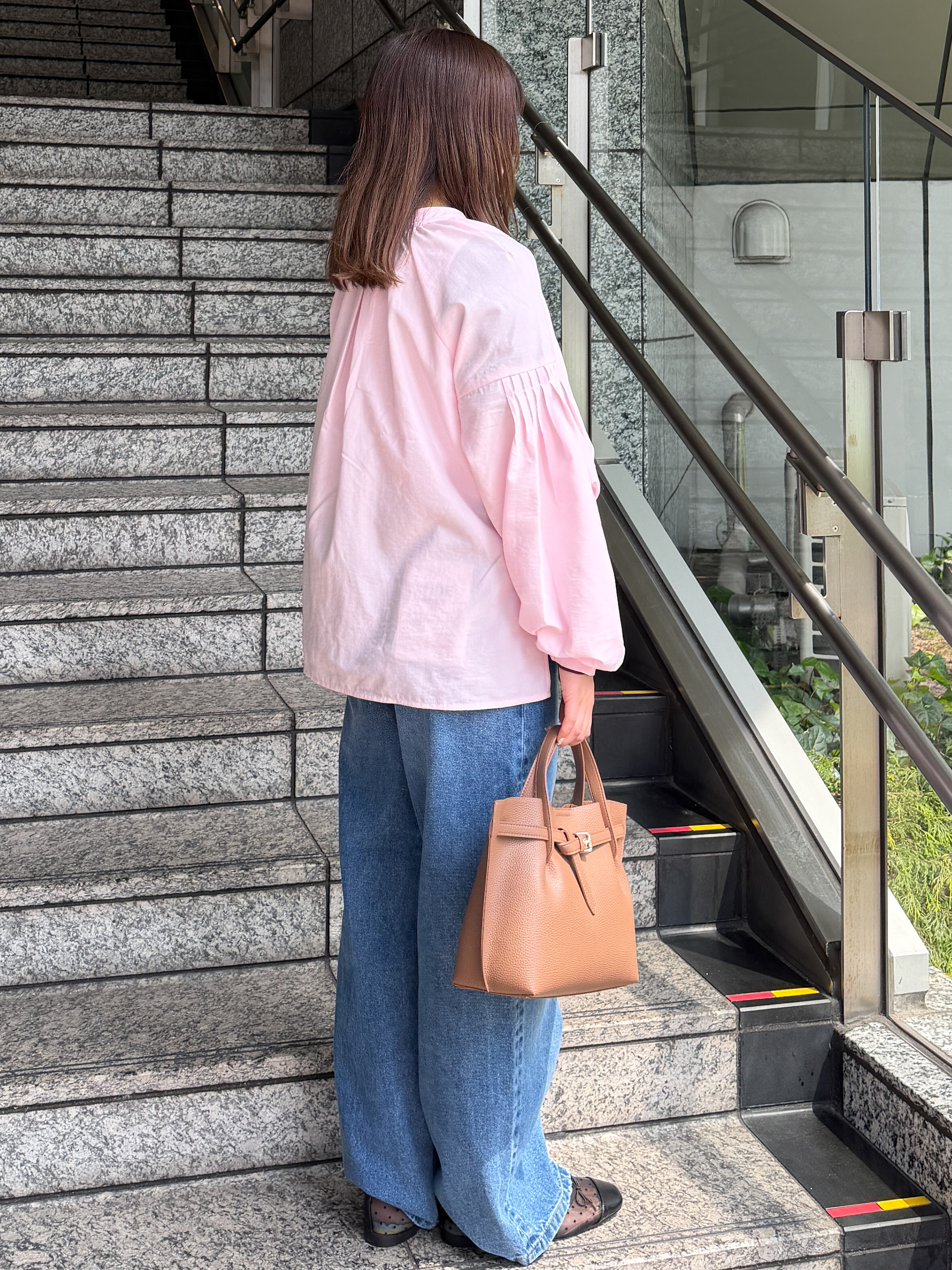 HANNAさんの「OPAQUE.CLIP｜スキッパーボリュームスリーブブラウス【洗濯機OK】」を使ったコーディネート