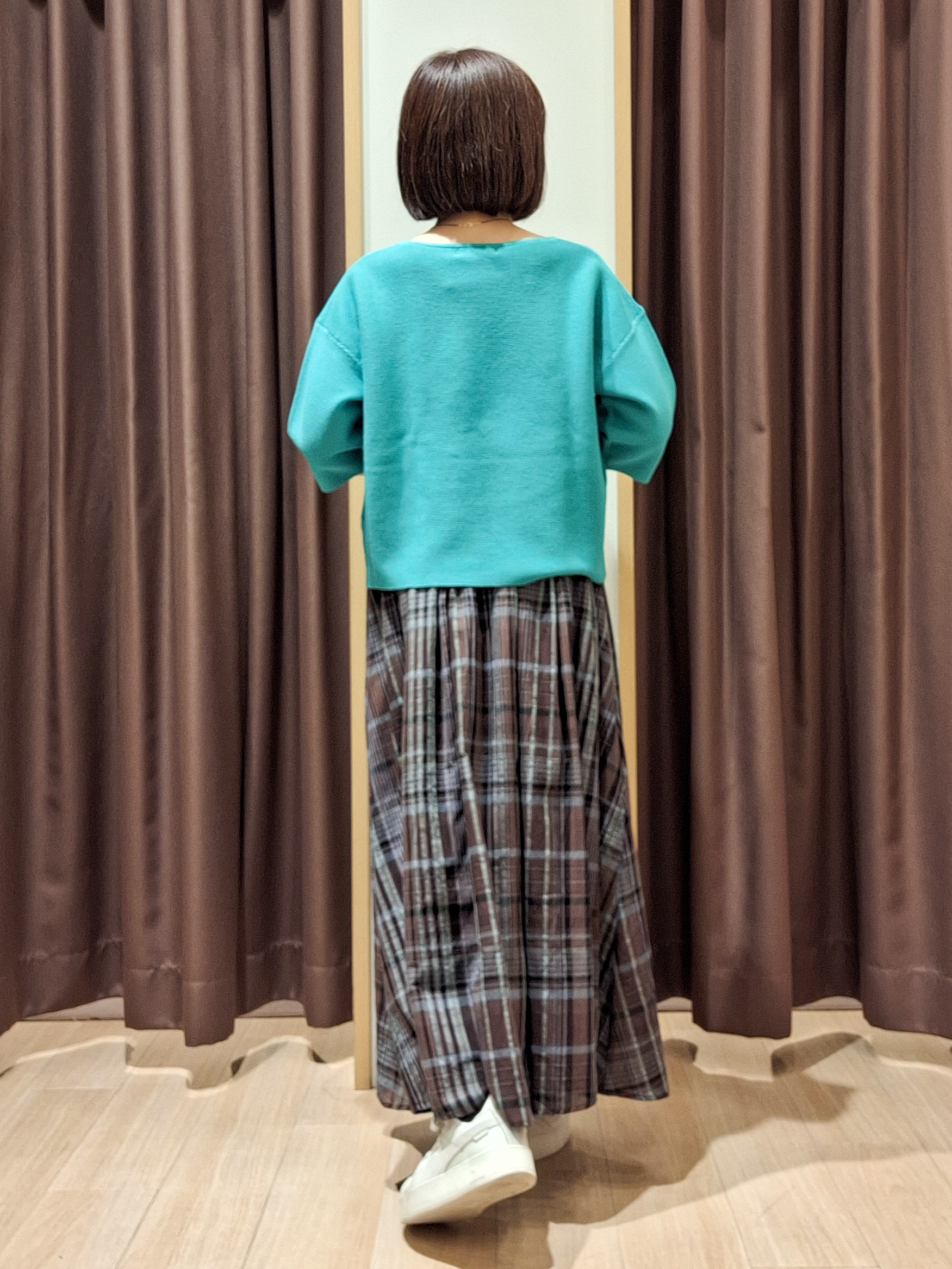 ウタさんの「grove｜【貴島明日香さん着用／洗濯機OK】レイヤードにもおすすめ、軽やかクロップドニット」を使ったコーディネート