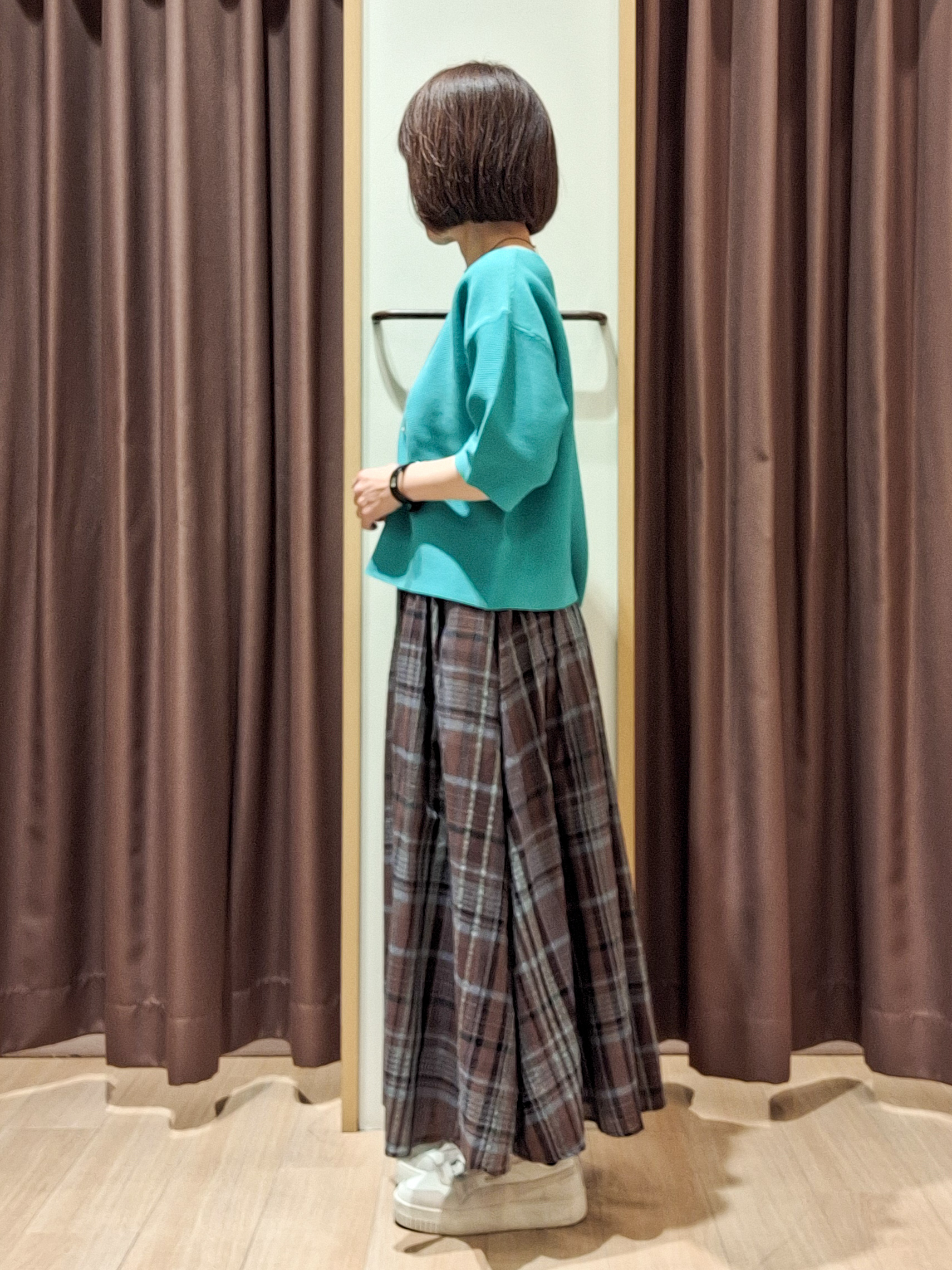 ウタさんの「grove｜【貴島明日香さん着用／洗濯機OK】レイヤードにもおすすめ、軽やかクロップドニット」を使ったコーディネート