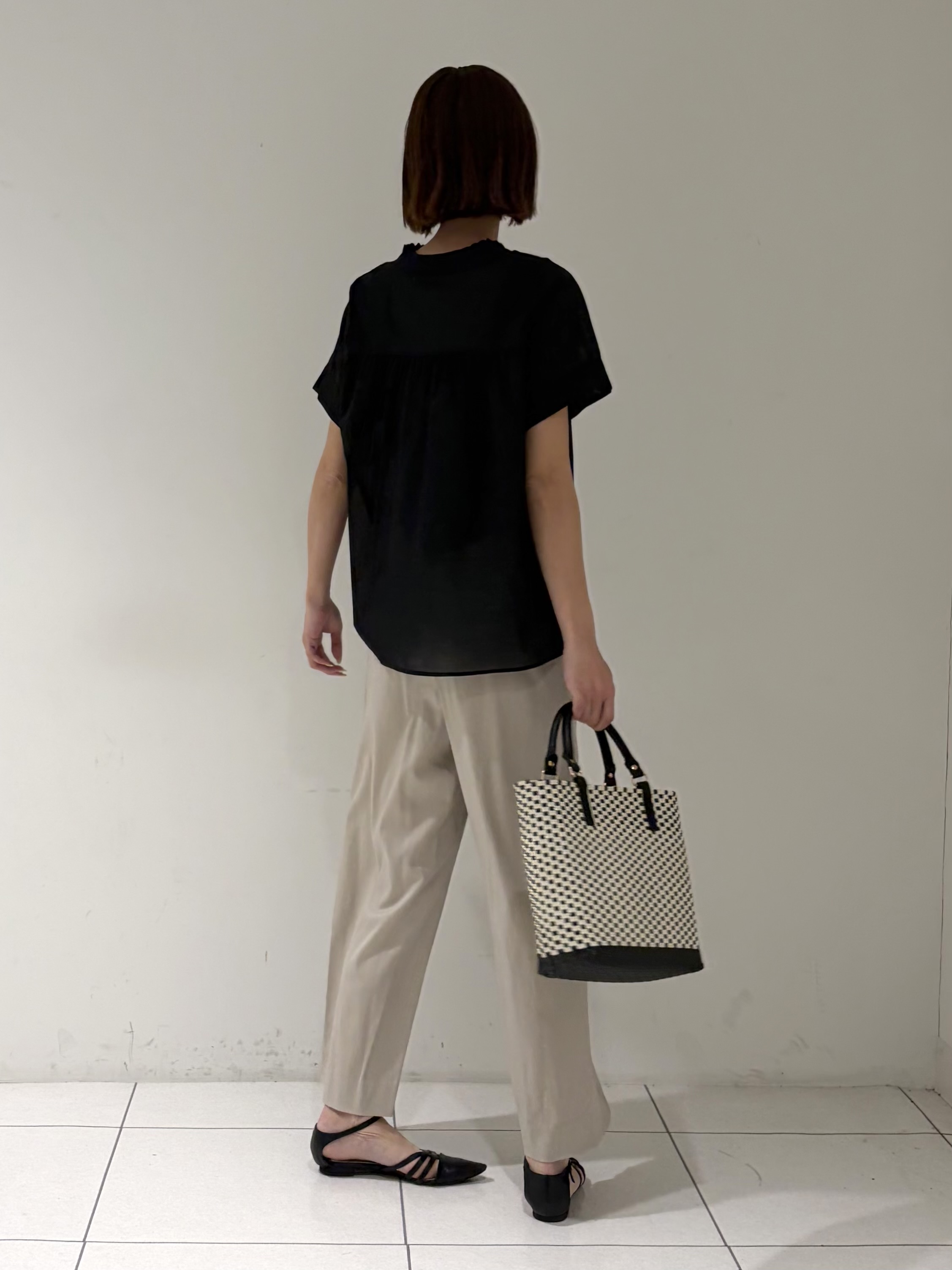 shioriさんの「INDIVI｜【洗える／軽やか】フリル衿ギャザーブラウス」を使ったコーディネート