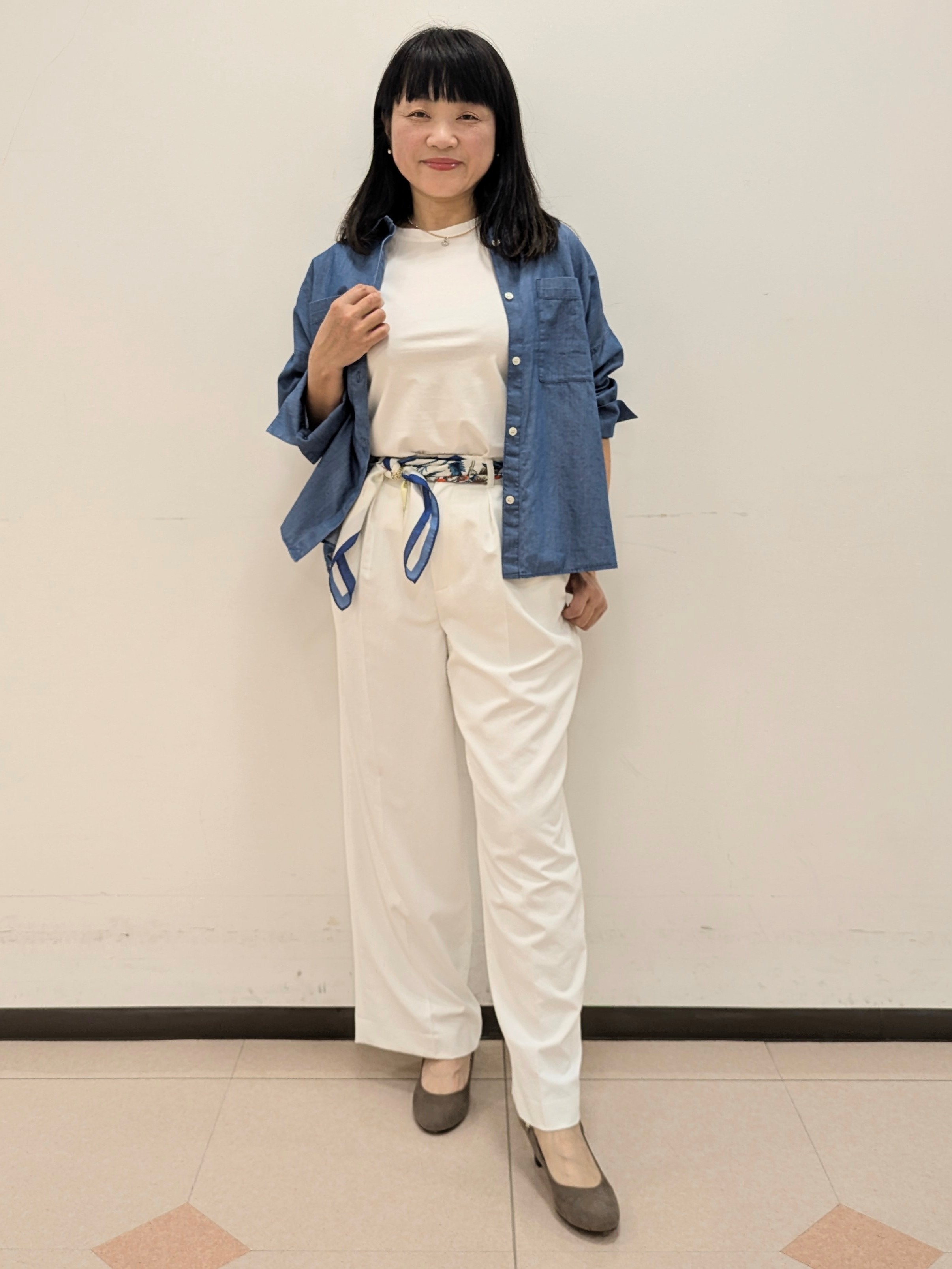 ともさんの「UNTITLED｜【コットン100%/洗える】エアリーデニムシャツ」を使ったコーディネート