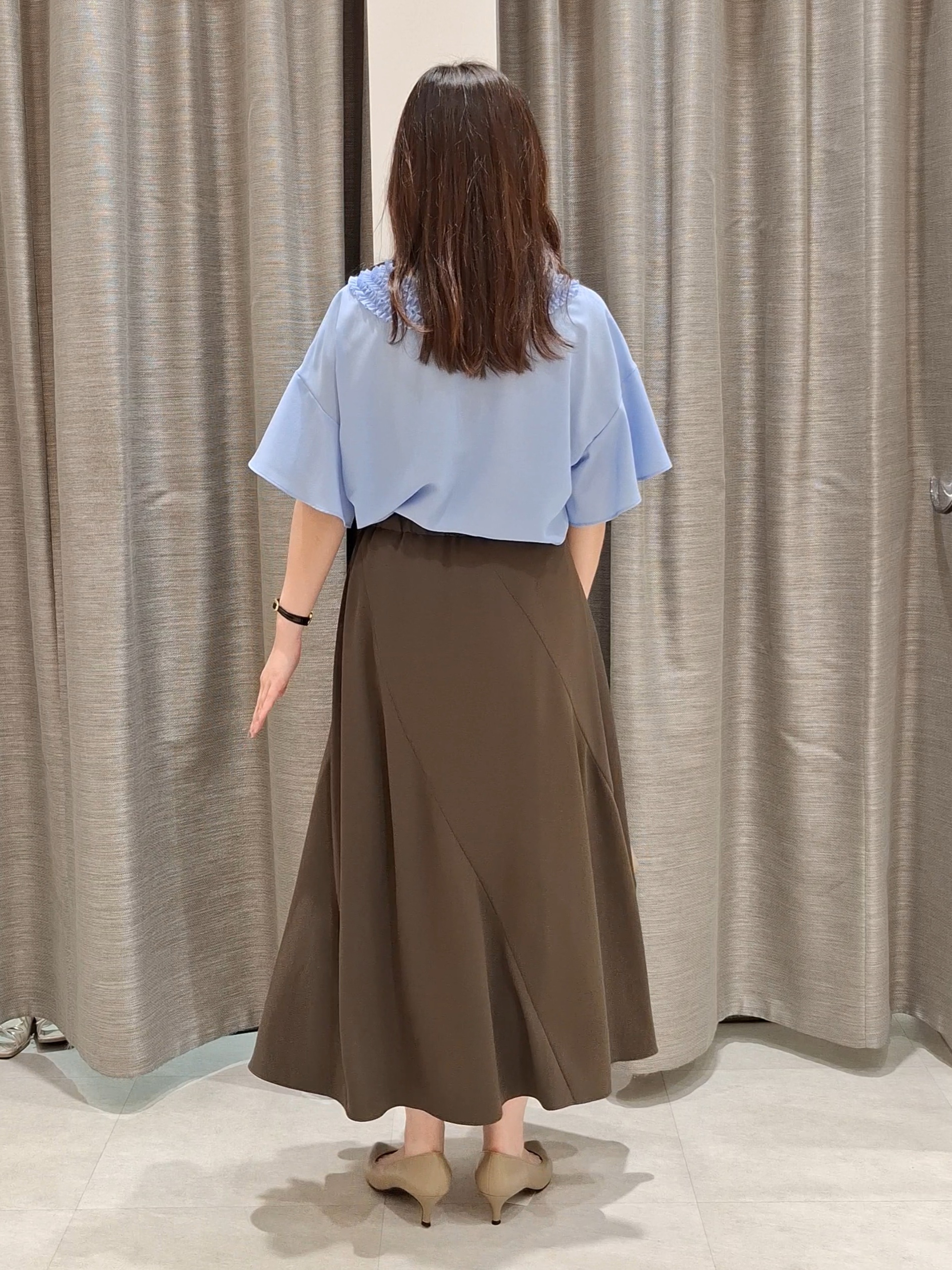 YuKaRiさんの「UNTITLED｜【接触冷感/通気性/洗える】Vネックフリルブラウス」を使ったコーディネート