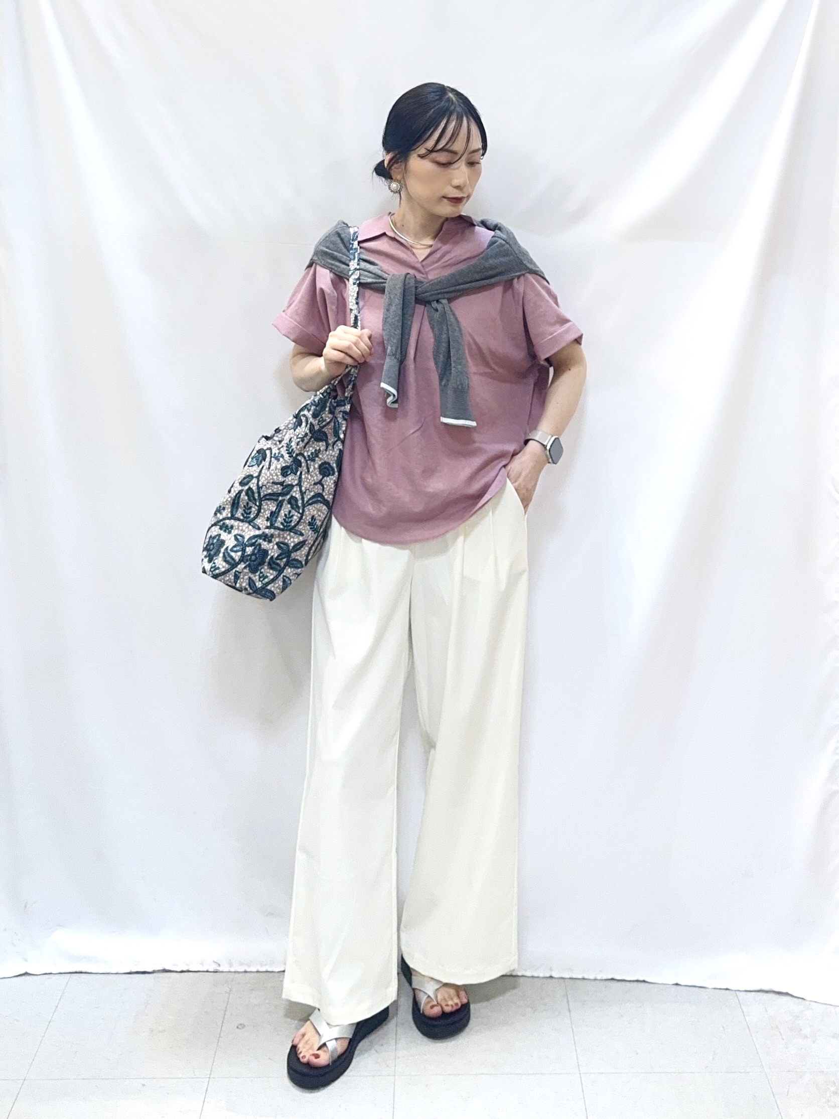 𝐇𝐢𝐫𝐨𝐦𝐢さんの「SHOO･LA･RUE｜【ひんやり/UV】インせず着られる フレンチリネンスキッパーシャツ」を使ったコーディネート