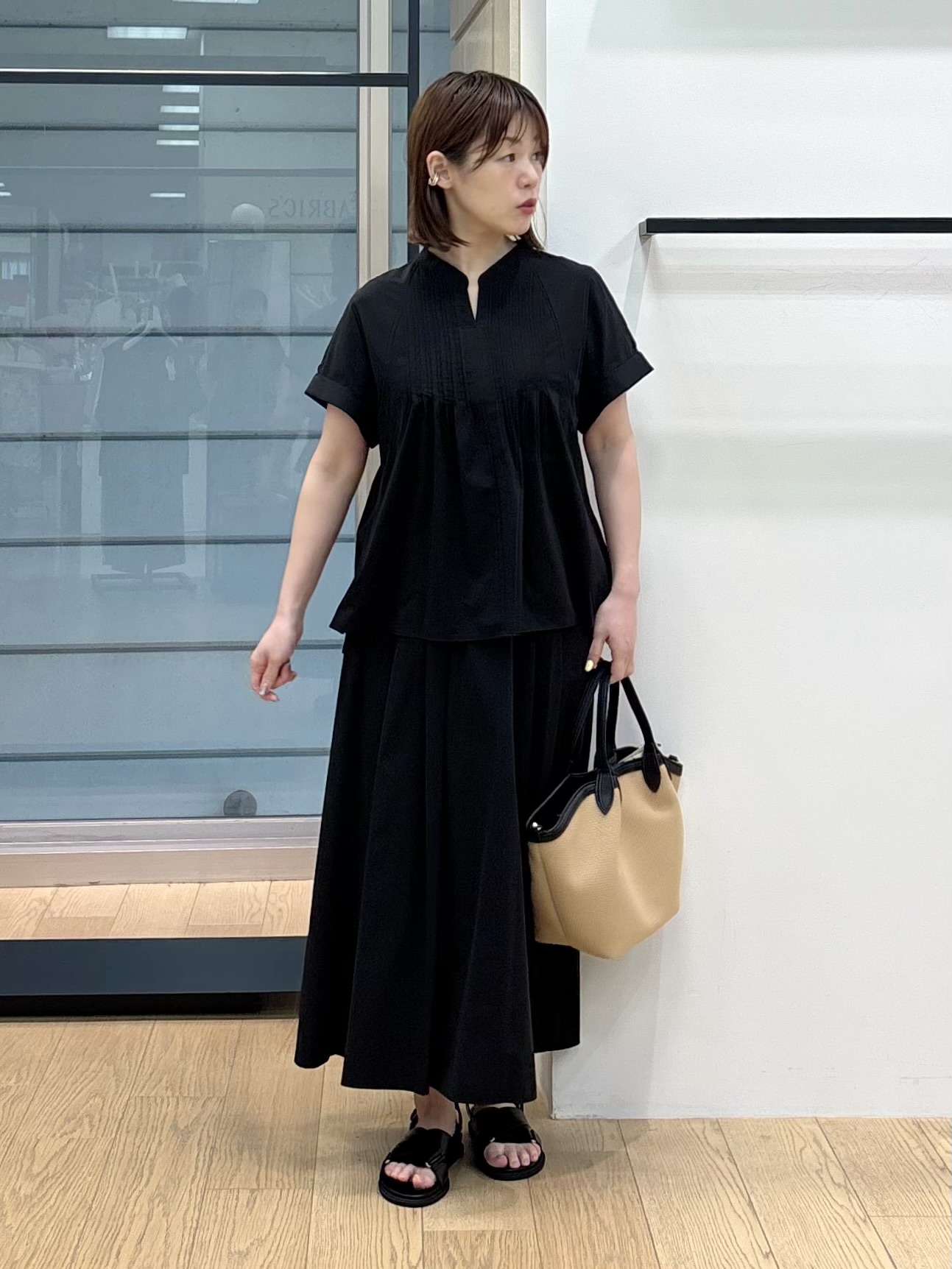 asamiさんの「INDIVI｜【撥水／UVケア／SETUP可能】軽量タックスキッパーブラウス」を使ったコーディネート