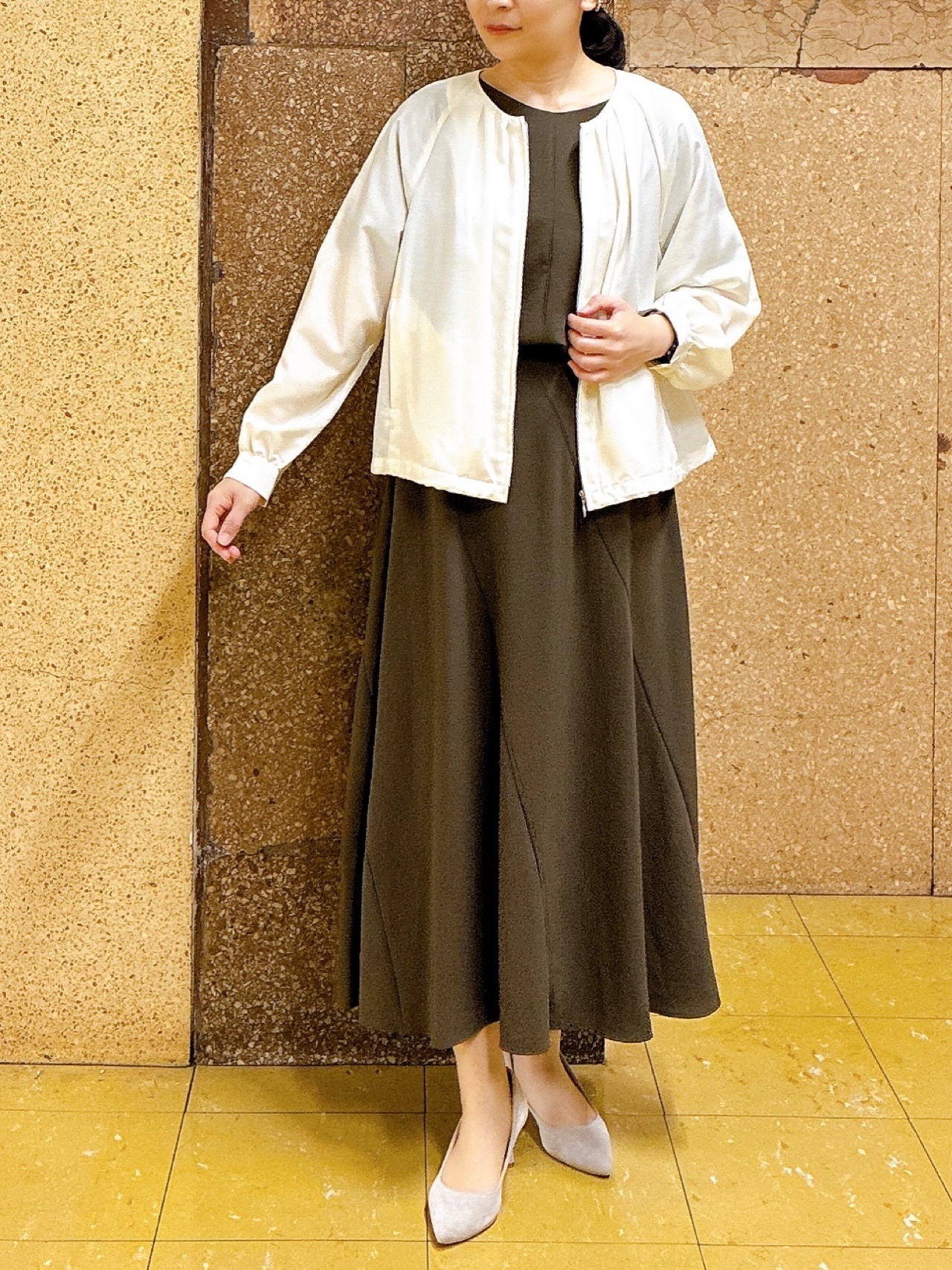 hattoriさんの「INDIVI｜【洗える／大人シアー】エアリー バルーンブルゾン」を使ったコーディネート