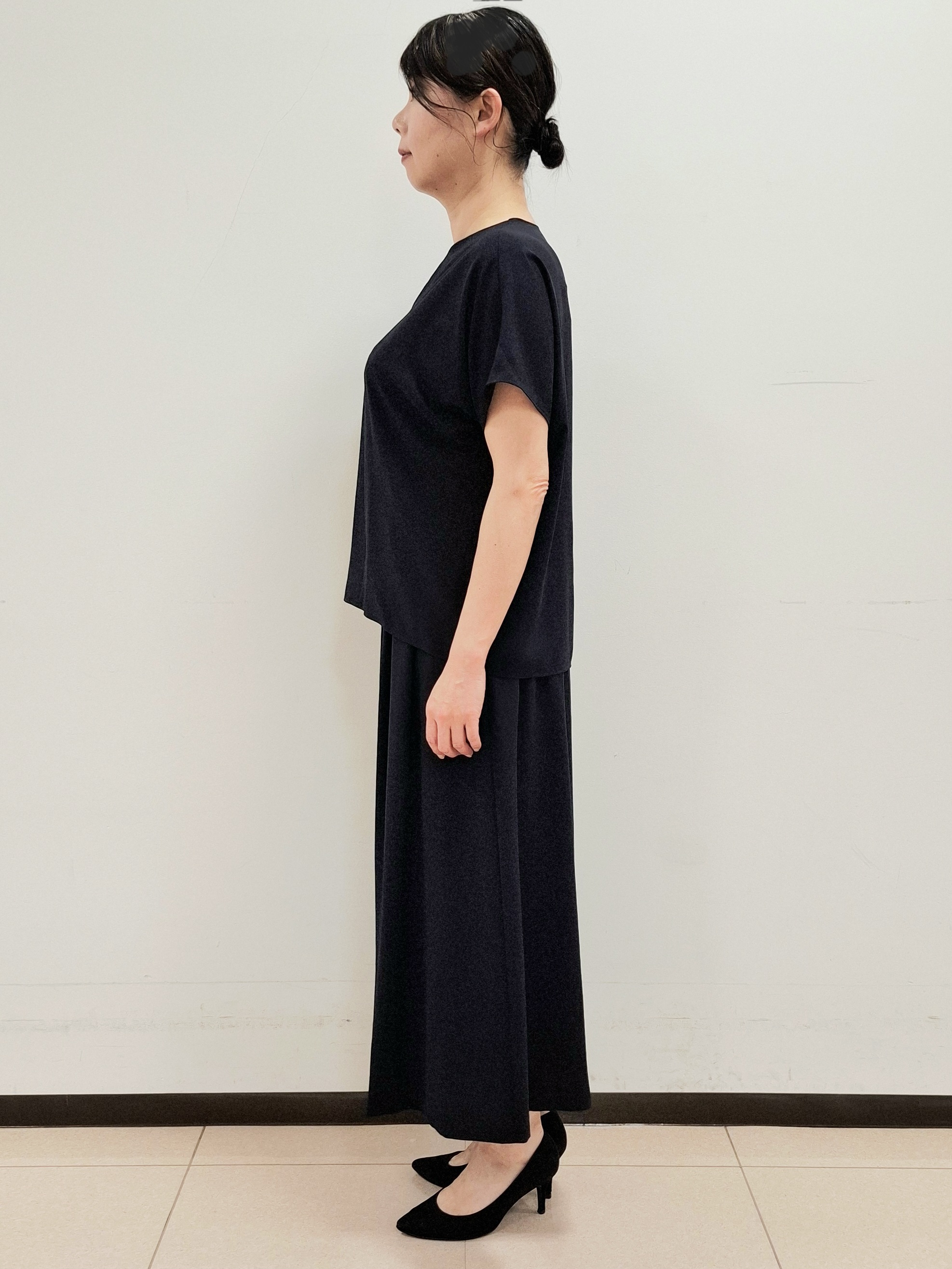 ねぎさんの「UNTITLED｜【UV/接触冷感/セットアップ可】リラクシーキーVネックブラウス」を使ったコーディネート