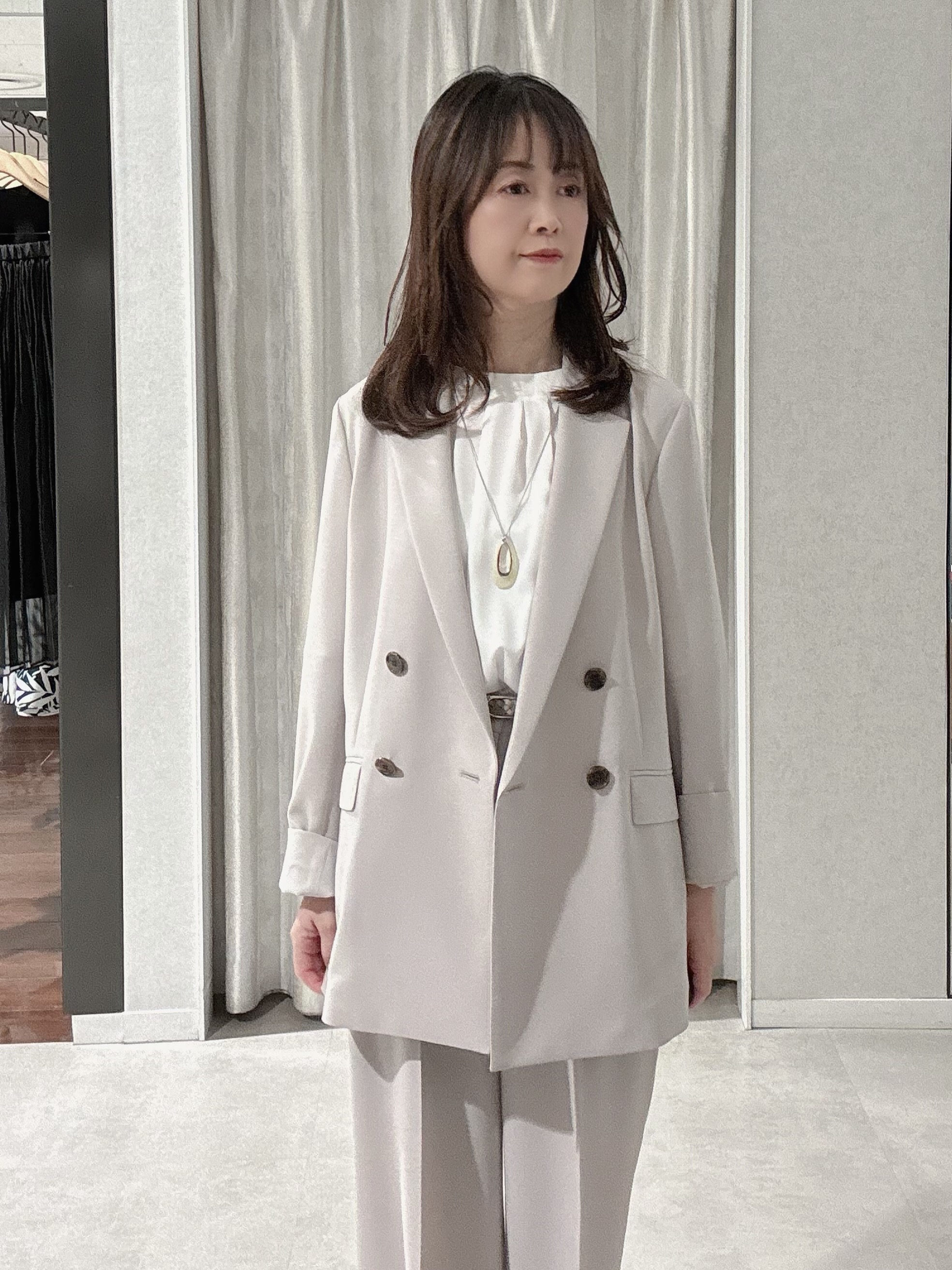 makiさんの「UNTITLED｜【新色追加/セットアップ可】エアリー ダブルブレストジャケット」を使ったコーディネート