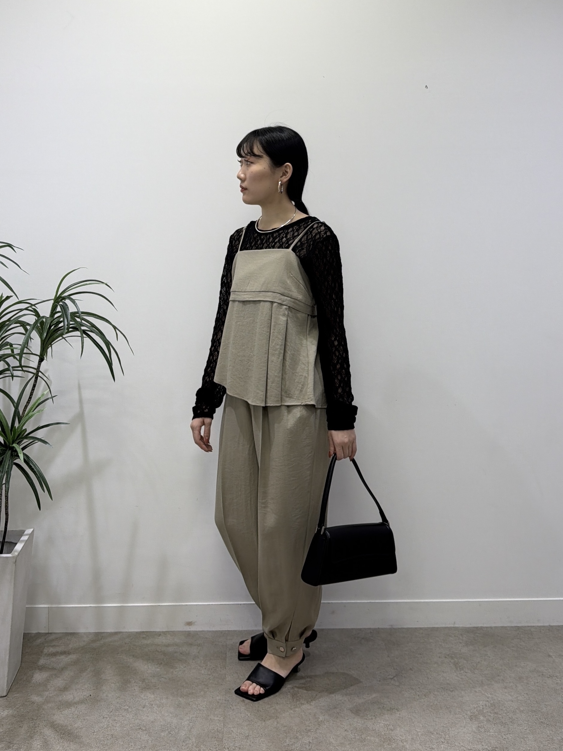 rinaさんの「INDIVI｜【セットアップ可能】イレヘムキャミブラウス」を使ったコーディネート