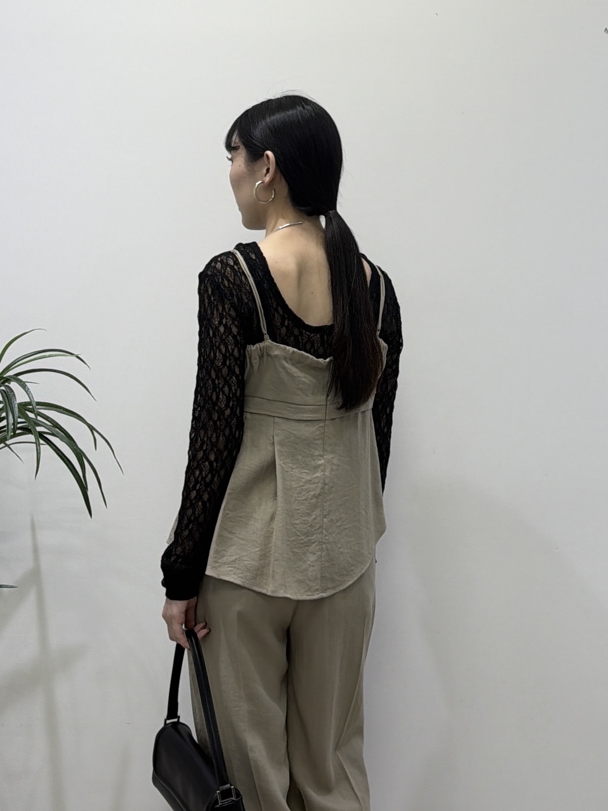 rinaさんの「INDIVI｜【セットアップ可能】イレヘムキャミブラウス」を使ったコーディネート