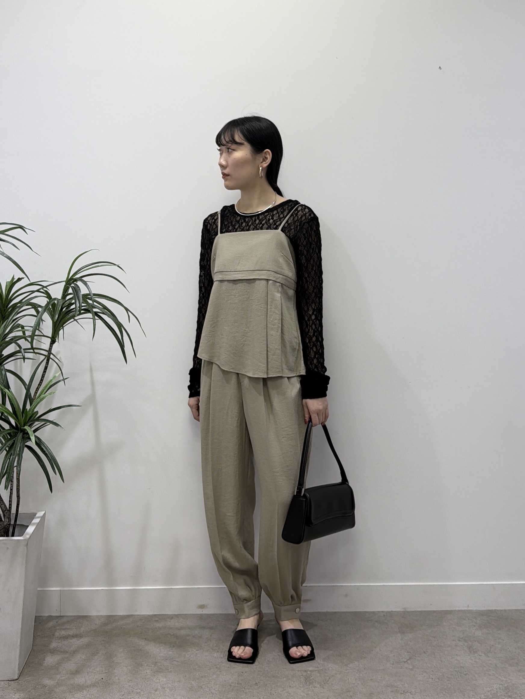 rinaさんの「INDIVI｜【セットアップ可能】イレヘムキャミブラウス」を使ったコーディネート