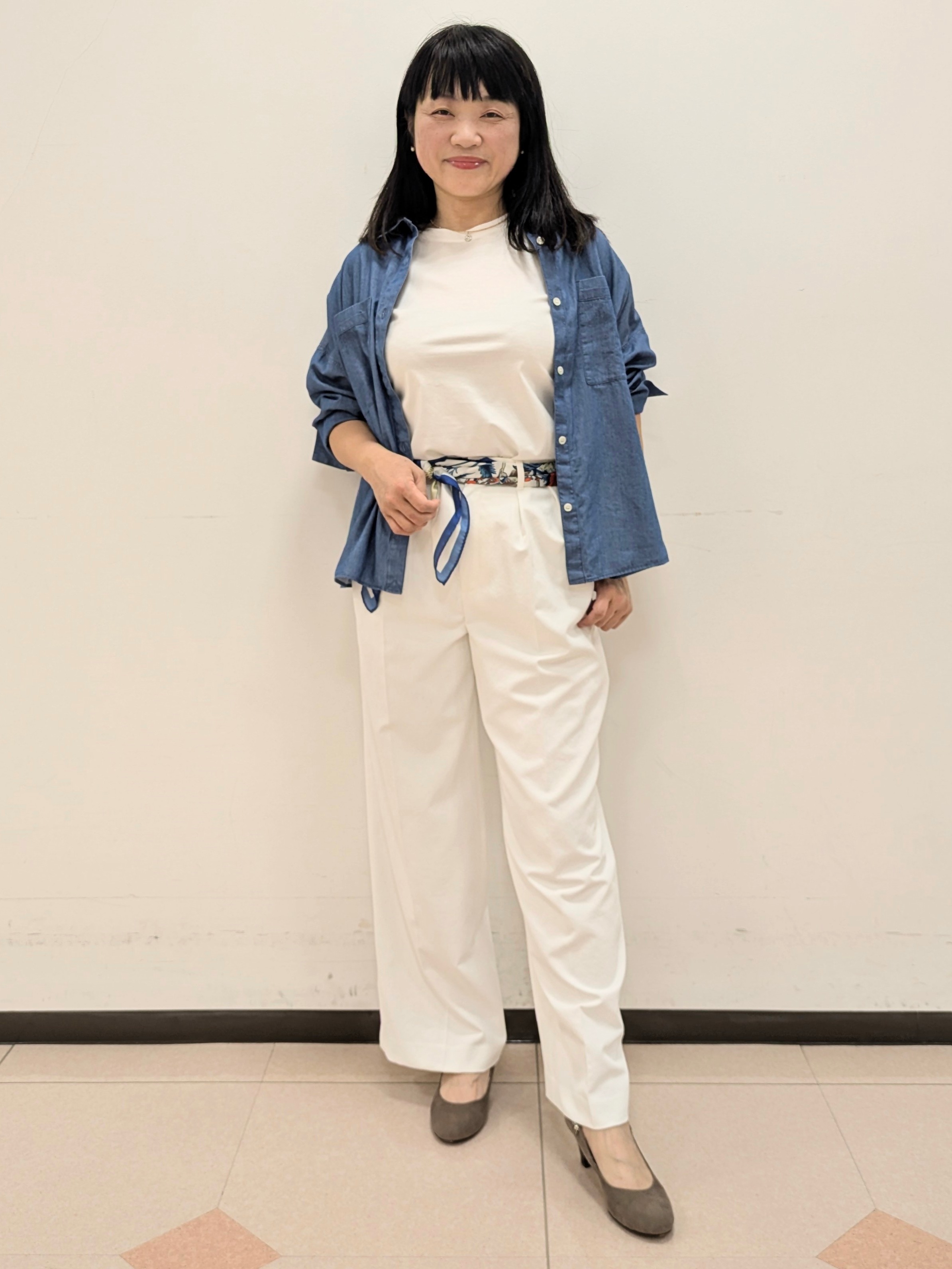 ともさんの「UNTITLED｜【コットン100%/洗える】エアリーデニムシャツ」を使ったコーディネート