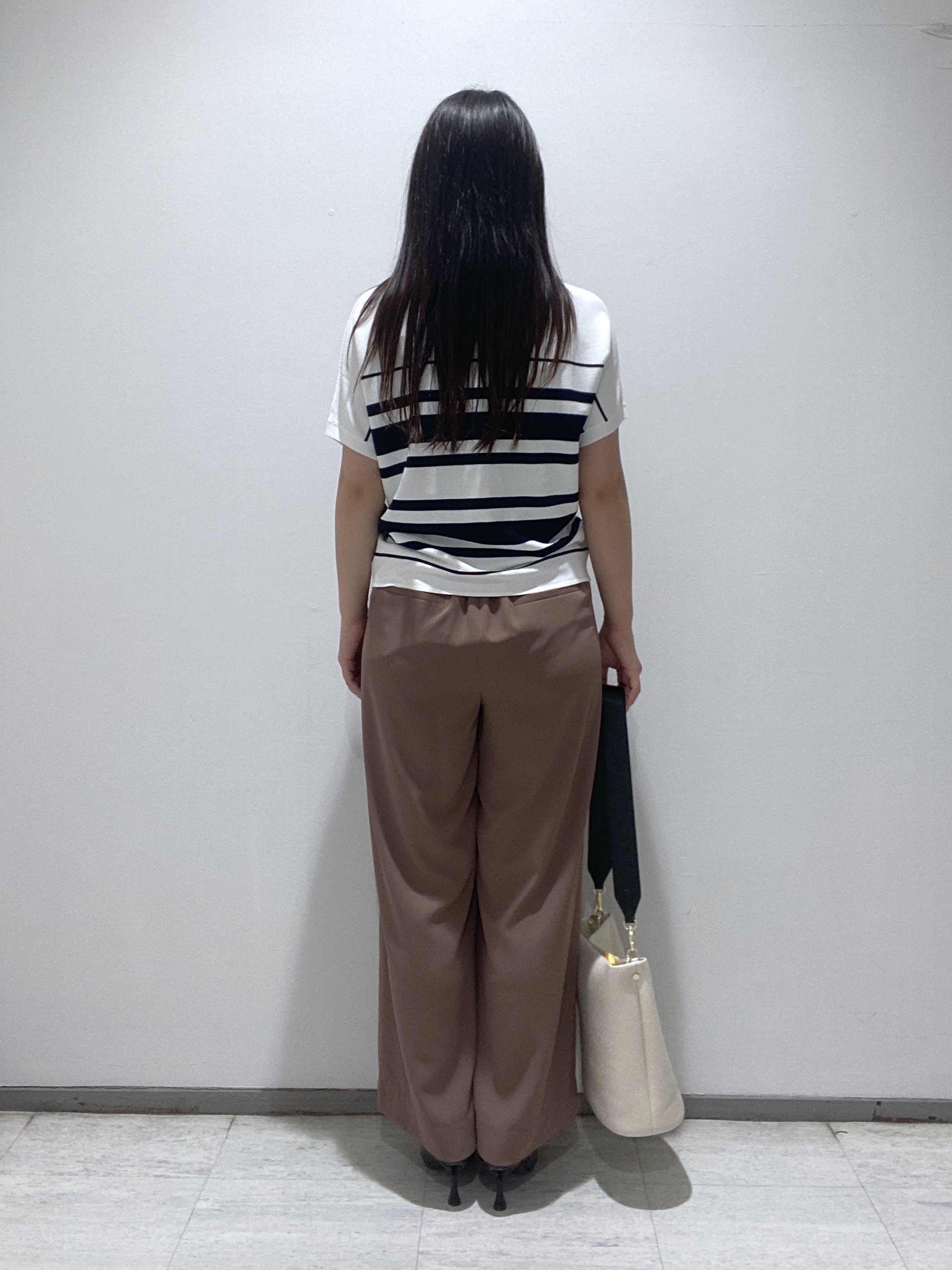 meiさんの「INDIVI｜【洗える】ガーター編みVネックニットT」を使ったコーディネート