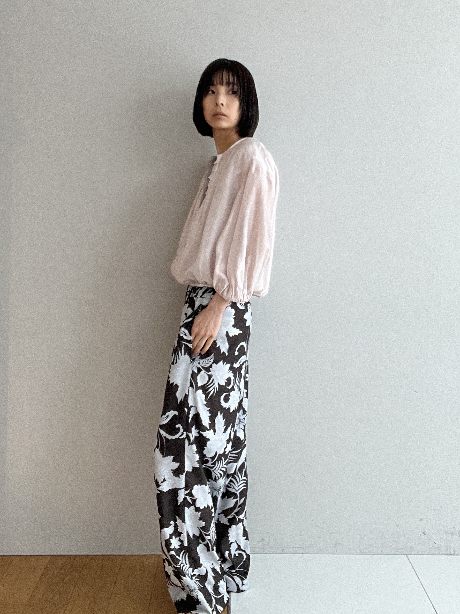 misaさんの「DRESSTERIOR｜【ウォッシャブル】ボタニカルプリント イージーワイドパンツ」を使ったコーディネート