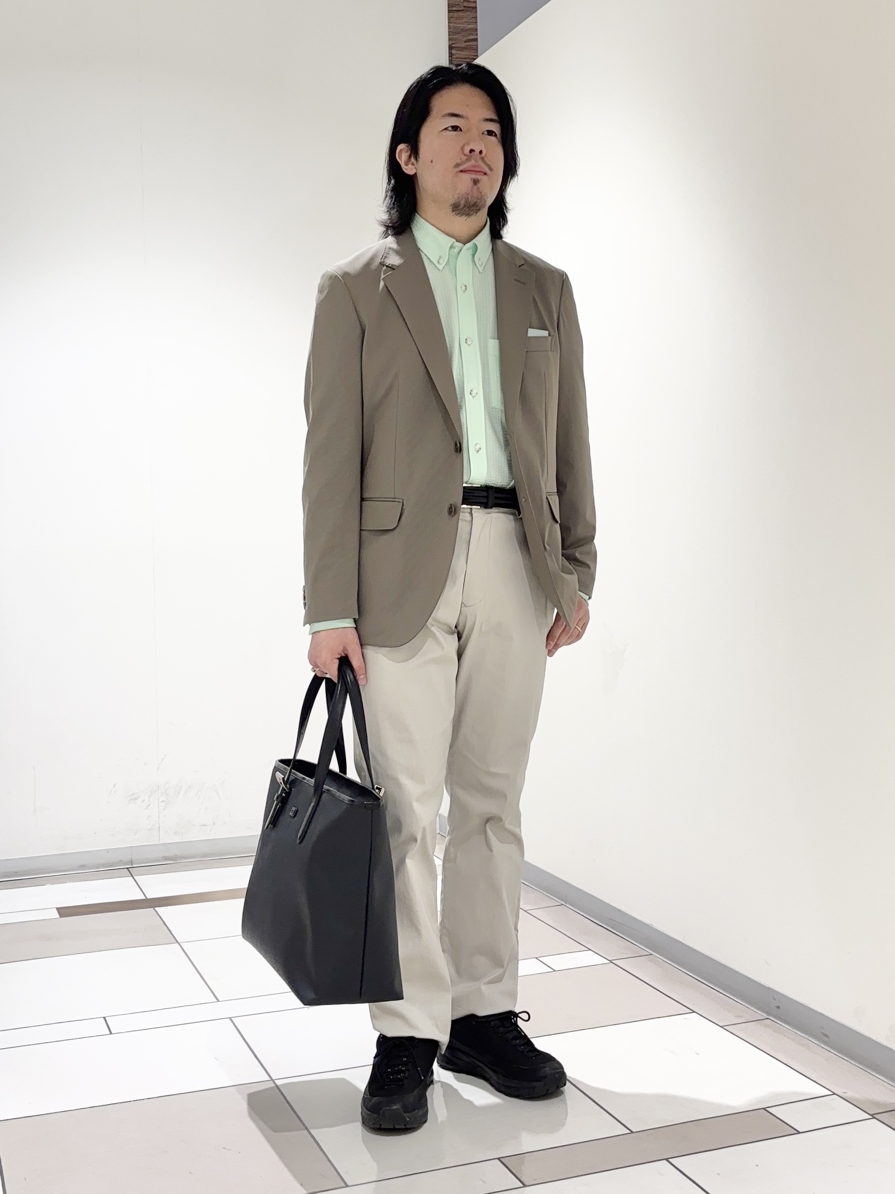 及川さんの「TAKEO KIKUCHI｜【360&deg;ストレッチ/軽量】None Of Stress ライト ジャケット（セットアップ対応）」を使ったコーディネート
