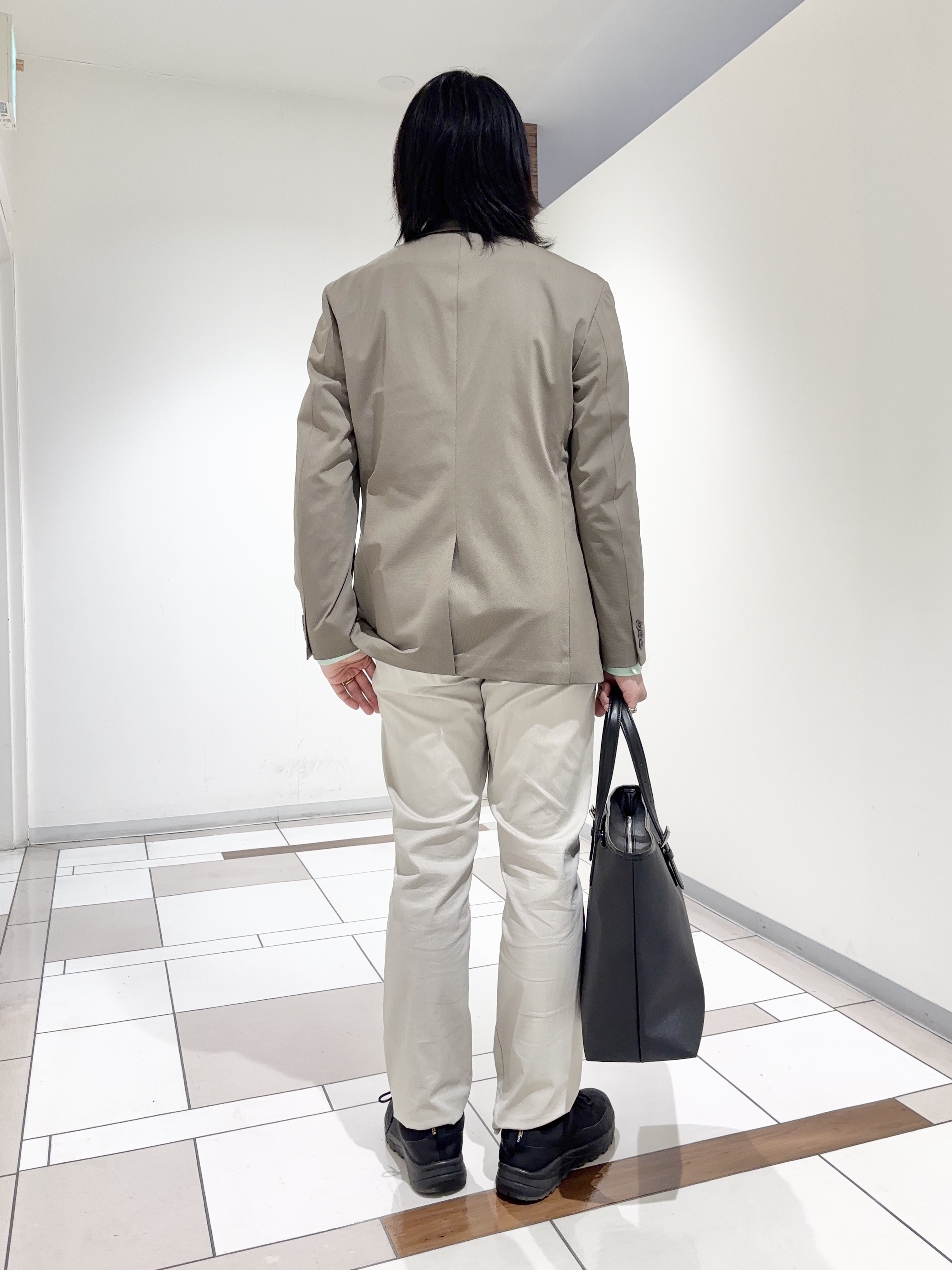 及川さんの「TAKEO KIKUCHI｜【360&deg;ストレッチ/軽量】None Of Stress ライト ジャケット（セットアップ対応）」を使ったコーディネート