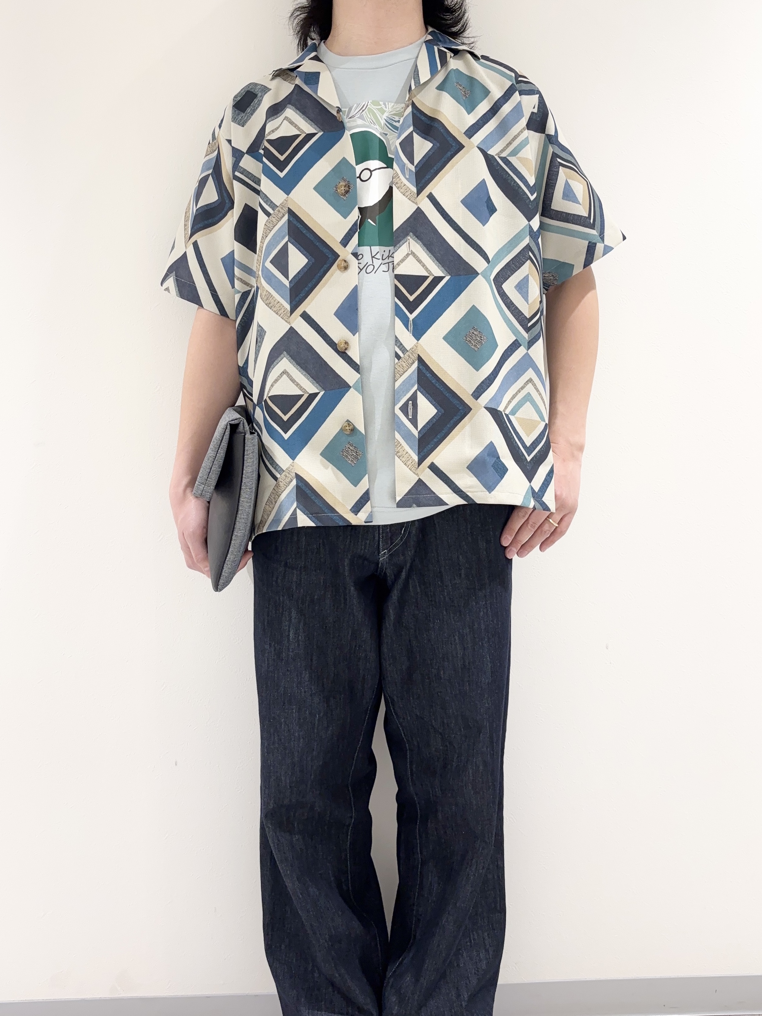 及川さんの「TAKEO KIKUCHI｜【吸汗速乾】タイル柄プリント 半袖シャツ」を使ったコーディネート