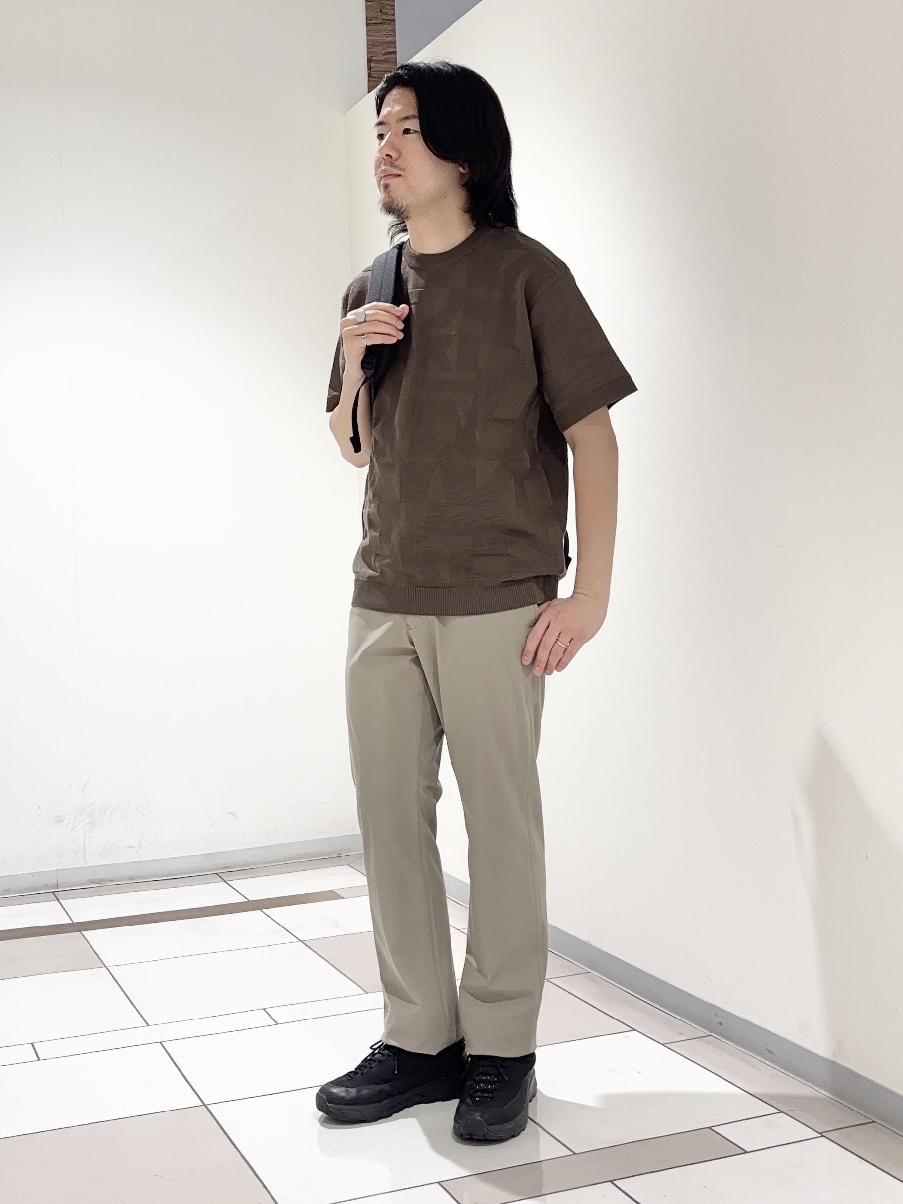 及川さんの「TAKEO KIKUCHI｜【徳島ニット】ニットＴシャツ」を使ったコーディネート