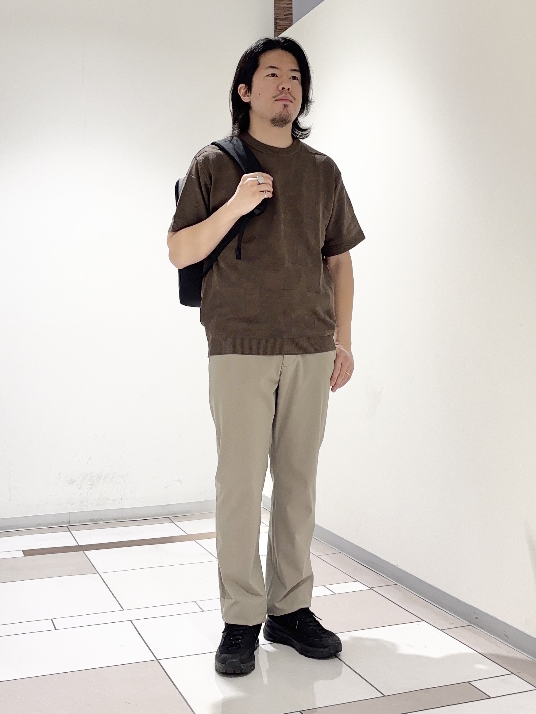 及川さんの「TAKEO KIKUCHI｜【徳島ニット】ニットＴシャツ」を使ったコーディネート