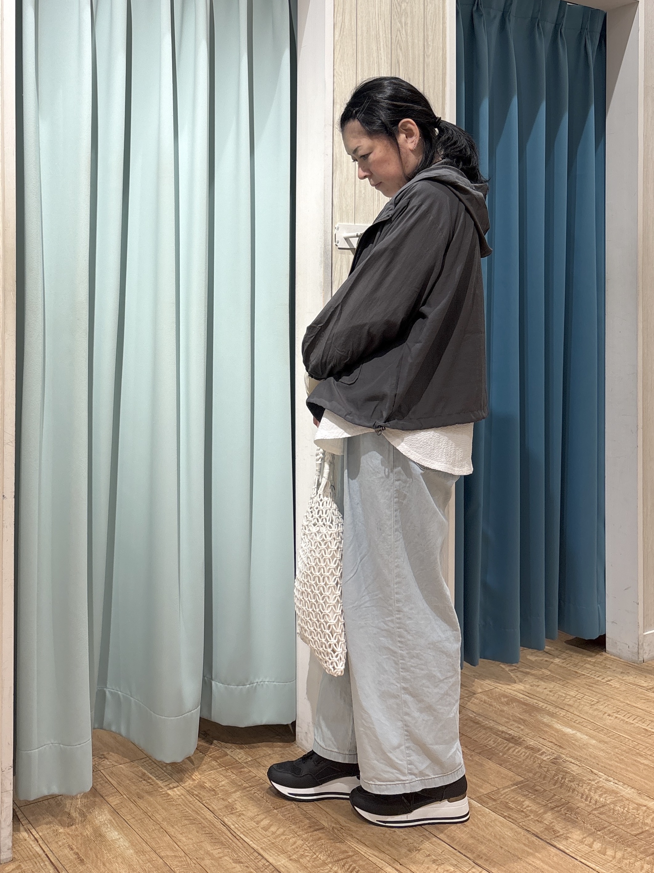 わかさんの「SHOO･LA･RUE｜【S-LL/UV】季節の変わり目に ゴールドパーツが上品なフード付きブルゾン」を使ったコーディネート