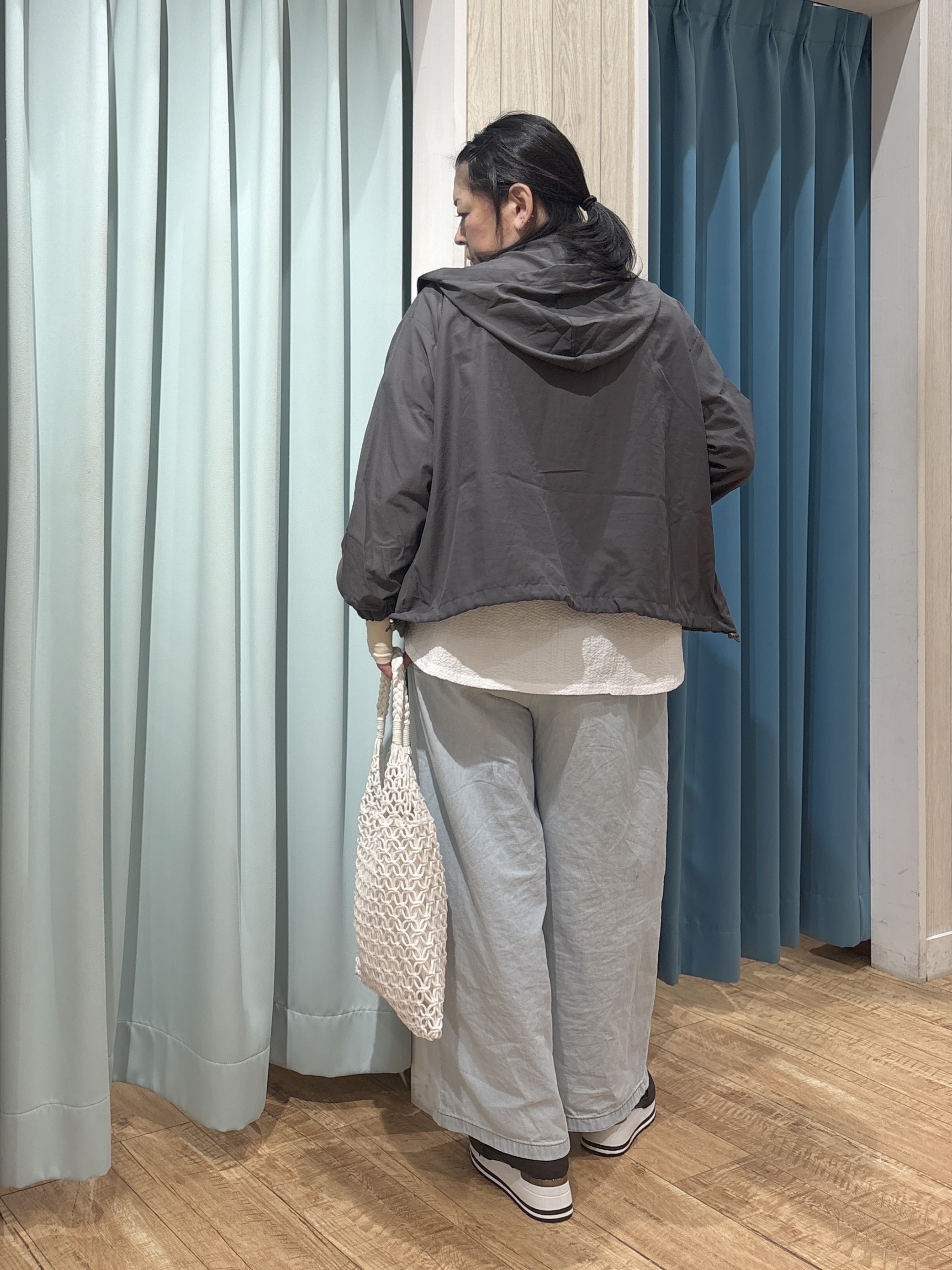 わかさんの「SHOO･LA･RUE｜【S-LL/UV】季節の変わり目に ゴールドパーツが上品なフード付きブルゾン」を使ったコーディネート