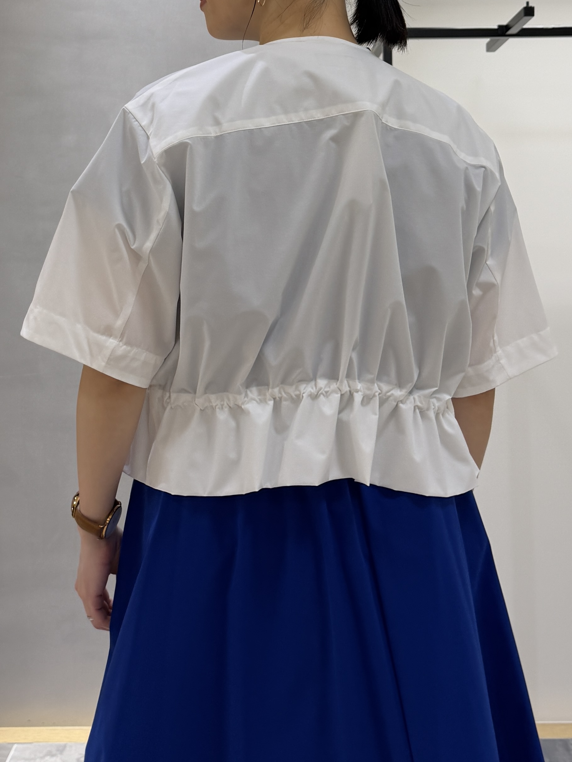 shihoさんの「INDIVI｜【撥水／UVケア／SETUP可能】軽量5分袖ライトブルゾン」を使ったコーディネート