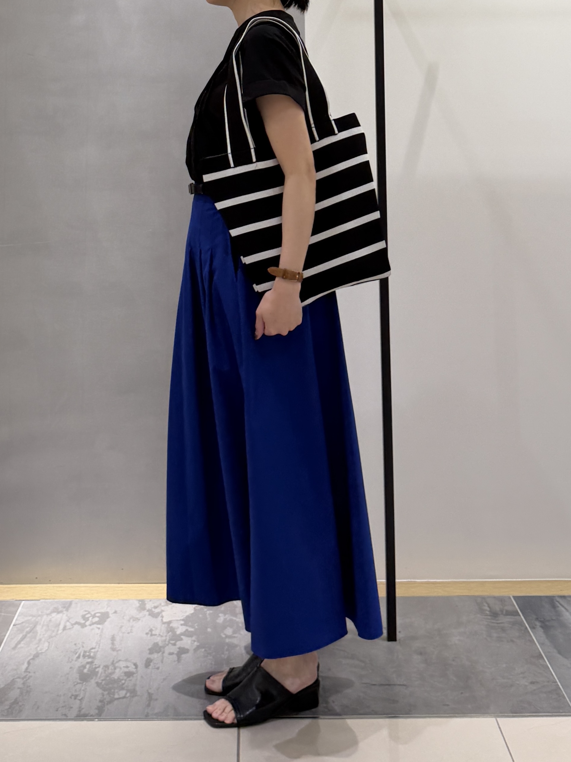 shihoさんの「INDIVI｜【撥水／UVケア／SETUP可能】軽量タックスキッパーブラウス」を使ったコーディネート