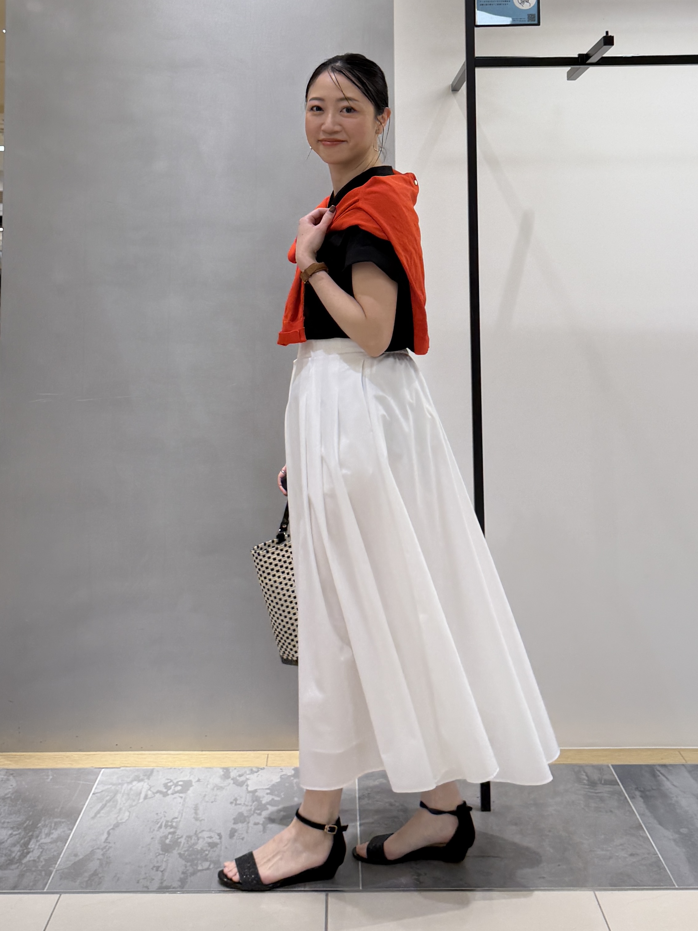 shihoさんの「INDIVI｜【撥水／UVケア／SETUP可能】軽量タックスキッパーブラウス」を使ったコーディネート