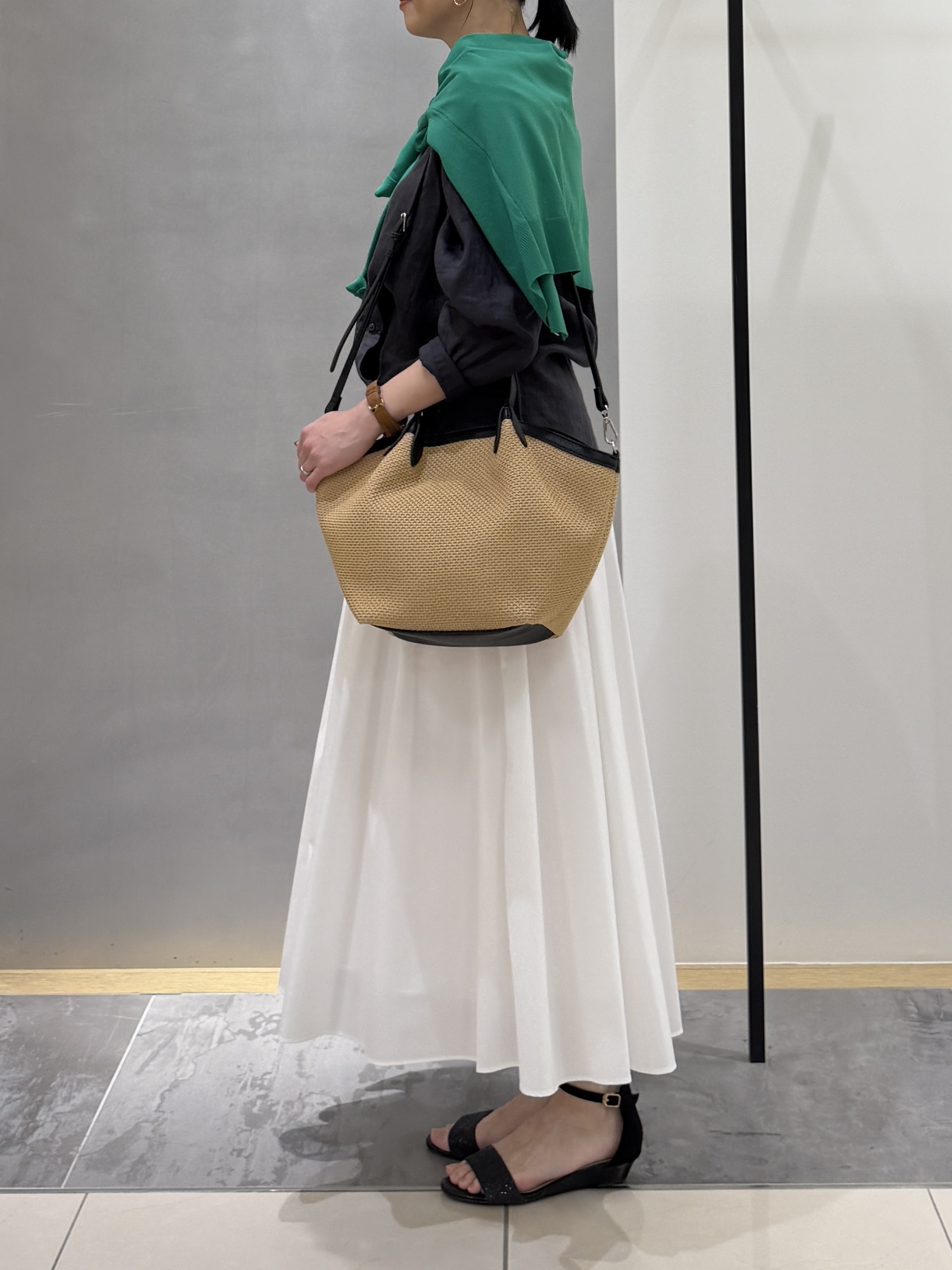 shihoさんの「INDIVI｜【接触冷感／2WAY】カシュクールリネンシャツ」を使ったコーディネート
