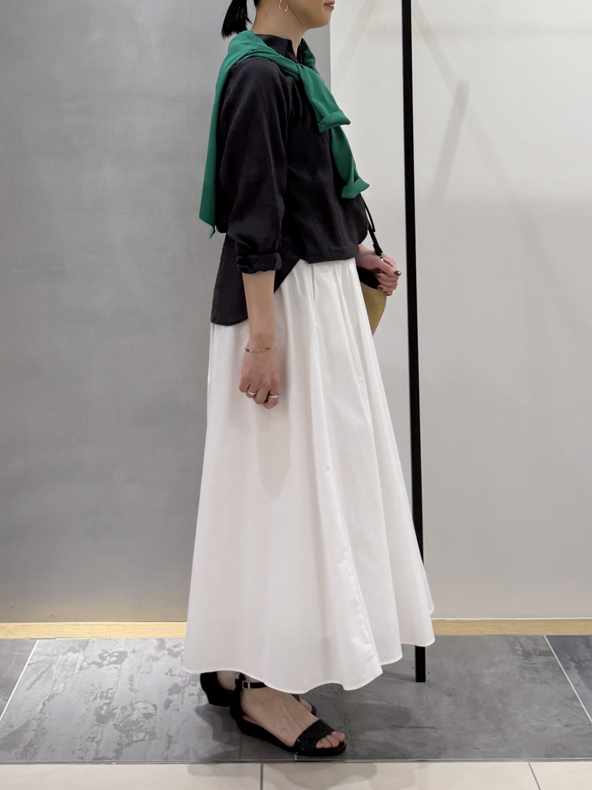 shihoさんの「INDIVI｜【接触冷感／2WAY】カシュクールリネンシャツ」を使ったコーディネート