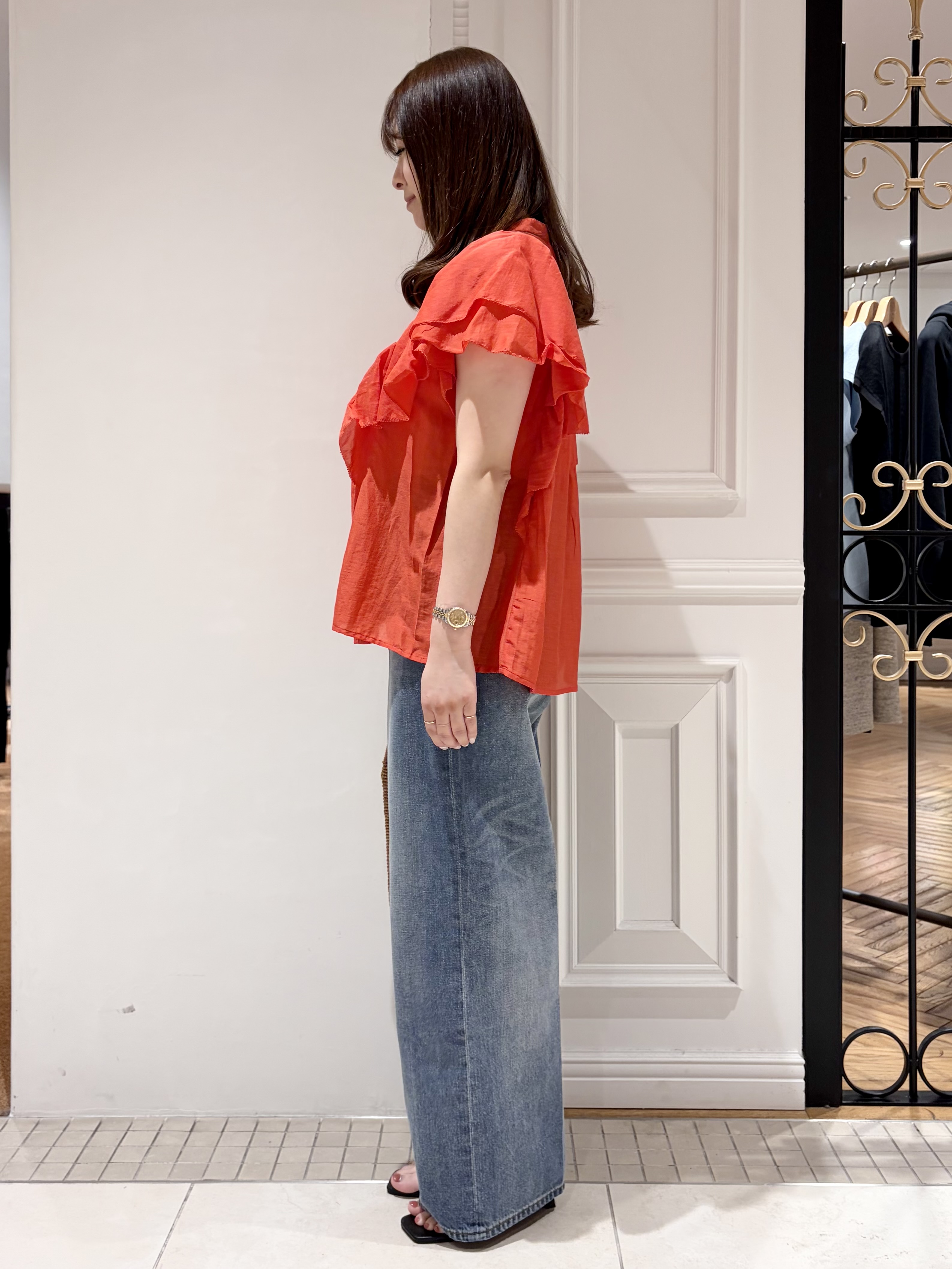 minowaさんの「DRESSTERIOR｜コットンシルク ラッフルスリーブ ブラウス」を使ったコーディネート