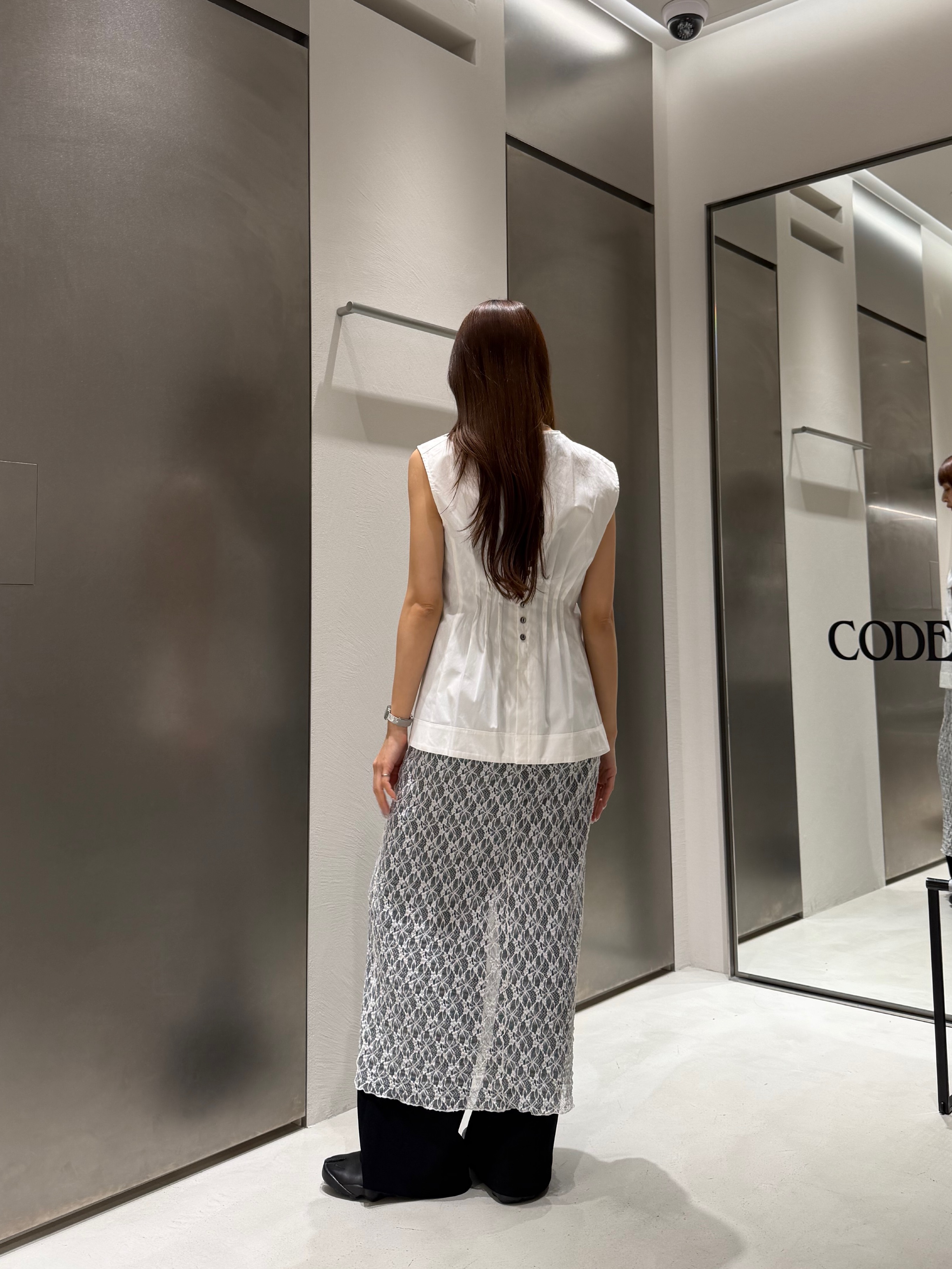 kanamiさんの「CODE A｜back tack blouse」を使ったコーディネート