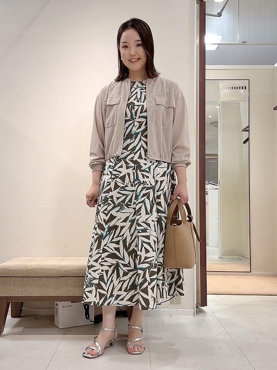 YUIさんの「UNTITLED｜【リラクシー/着映え】ボタニカルリーフワンピース」を使ったコーディネート