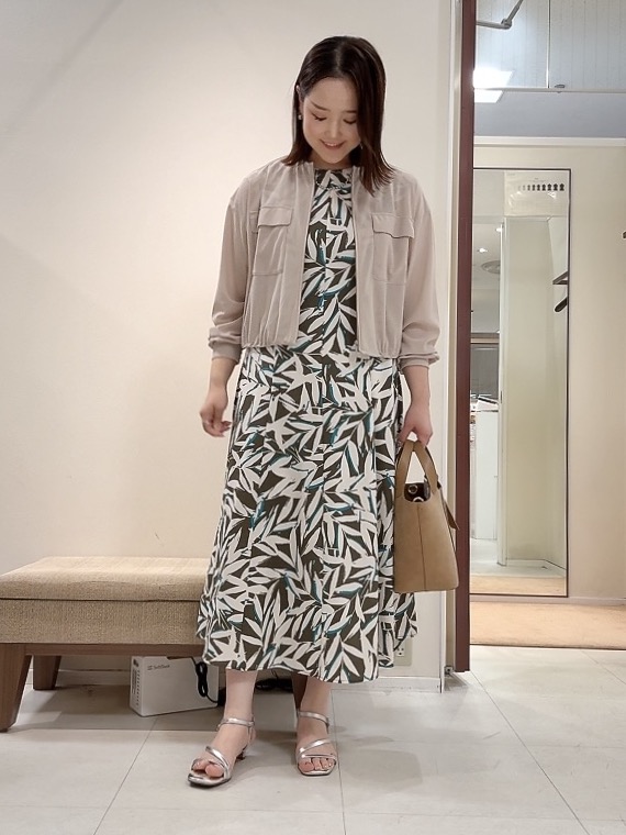 YUIさんの「UNTITLED｜【リラクシー/着映え】ボタニカルリーフワンピース」を使ったコーディネート
