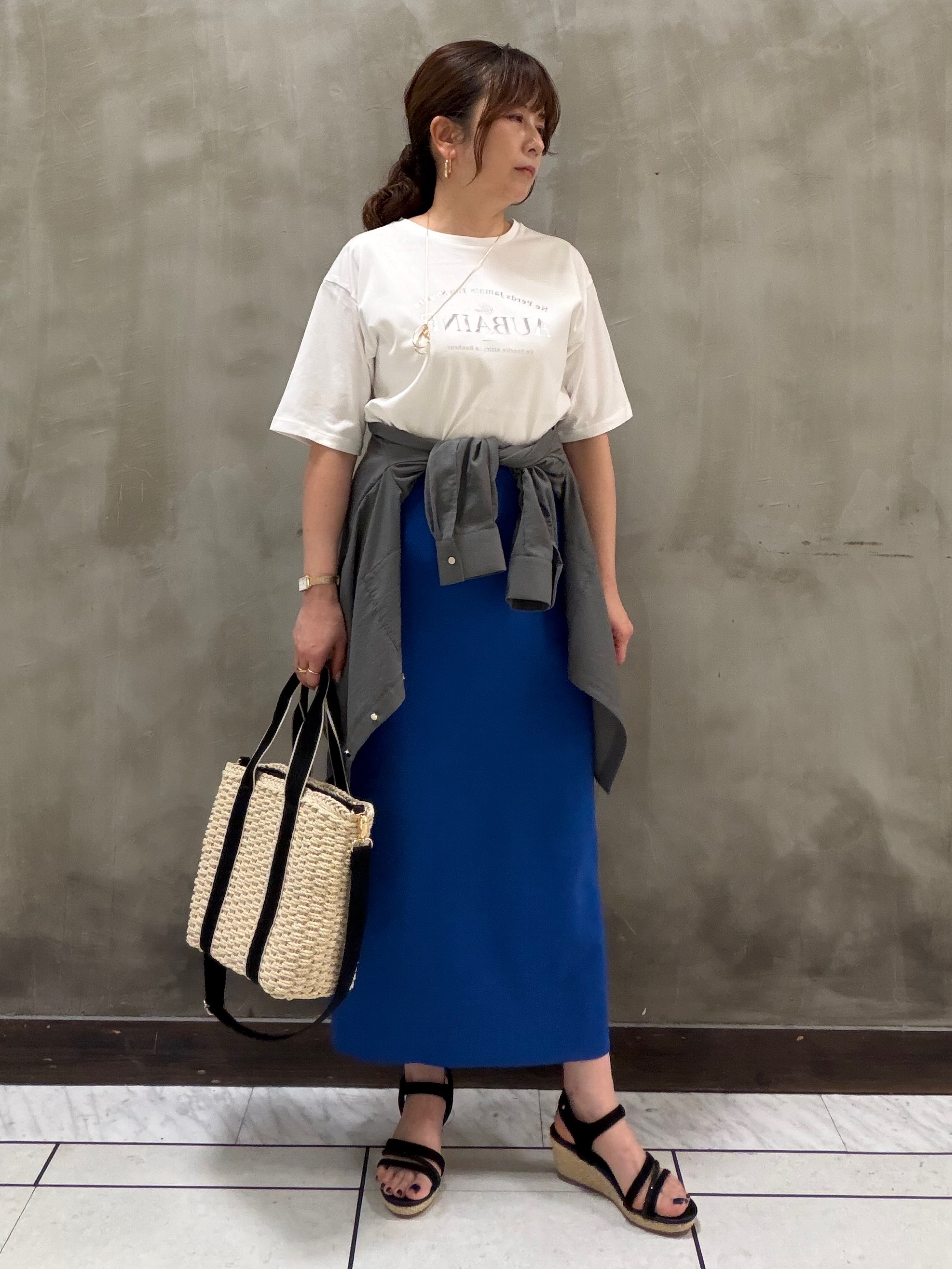 すえさんの「grove｜【貴島明日香さん着用】お仕事も普段も。今どきワークシャツブラウス」を使ったコーディネート