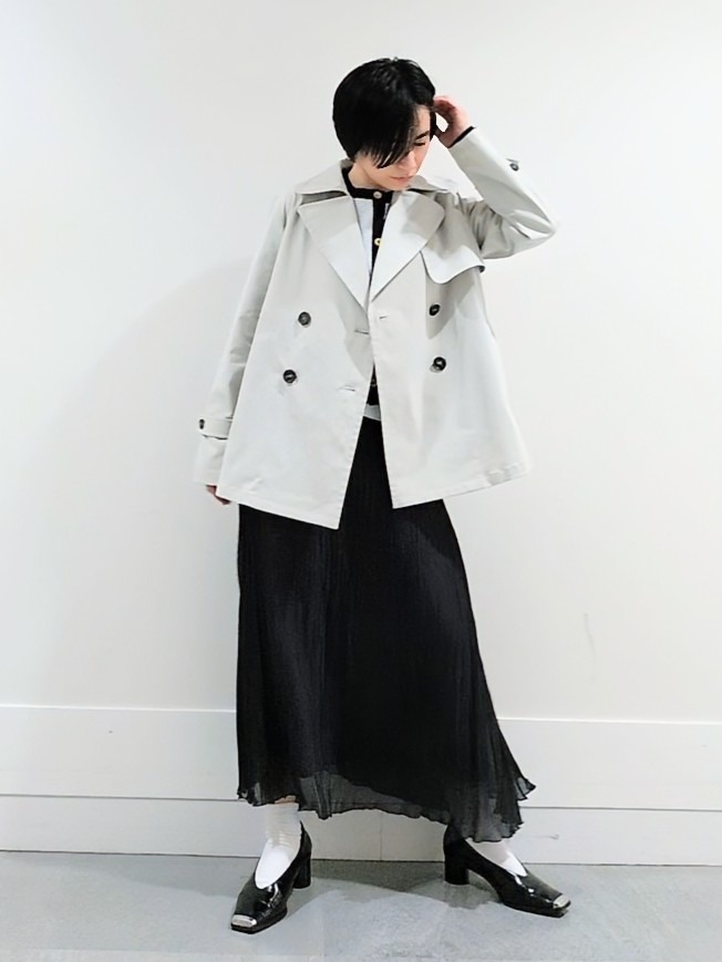 ミズタさんの「UNTITLED｜【定番人気/はっ水/洗える】タスランショートトレンチコート」を使ったコーディネート