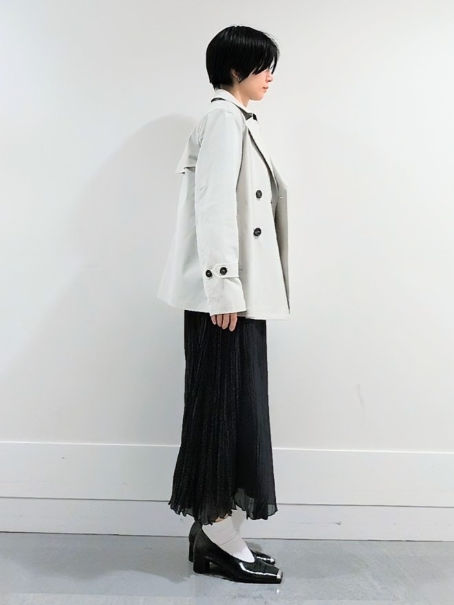 ミズタさんの「UNTITLED｜【定番人気/はっ水/洗える】タスランショートトレンチコート」を使ったコーディネート
