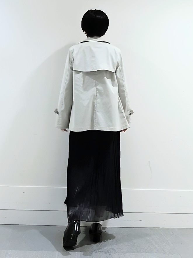 ミズタさんの「UNTITLED｜【定番人気/はっ水/洗える】タスランショートトレンチコート」を使ったコーディネート