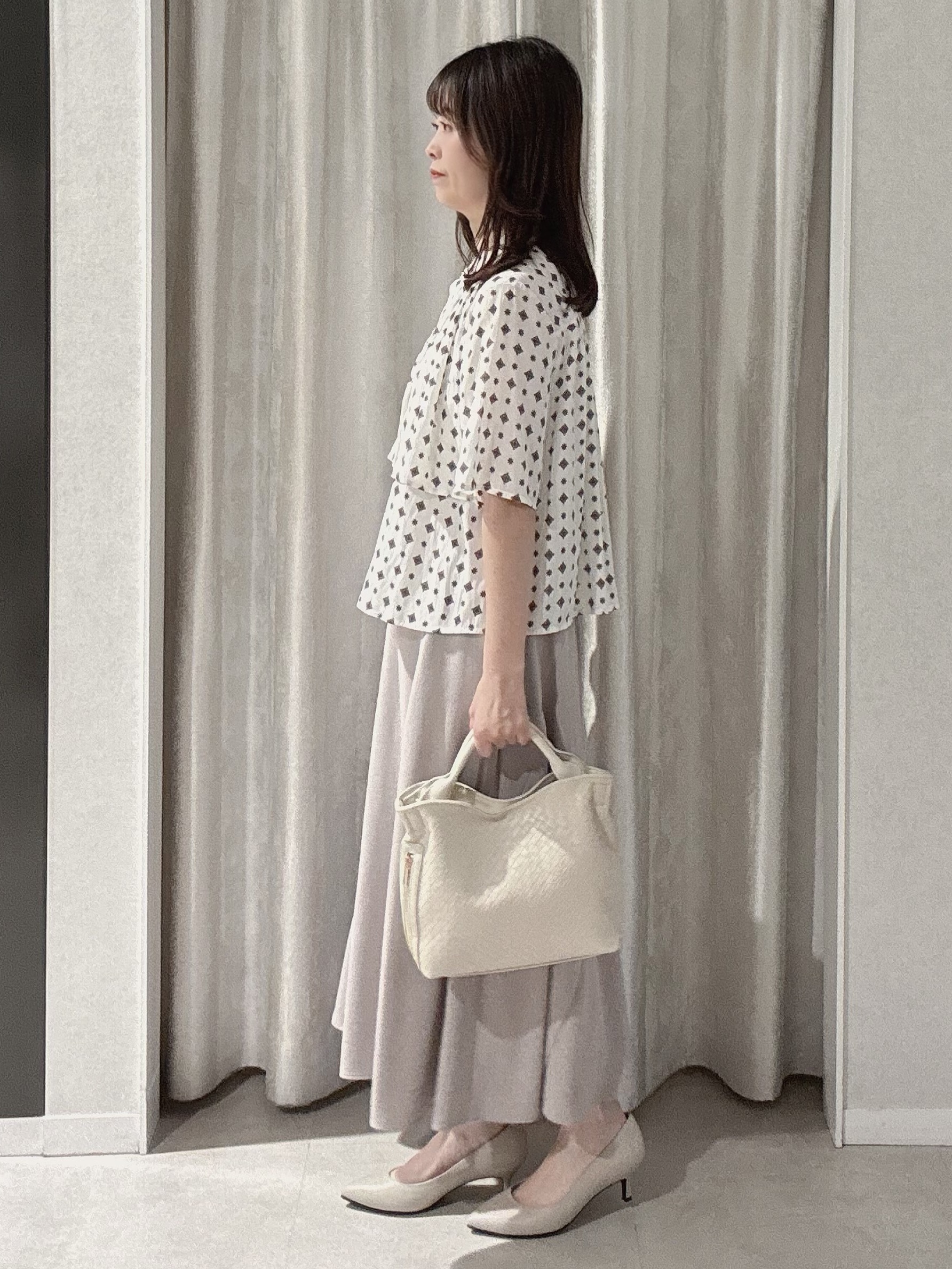 makiさんの「UNTITLED｜【洗える/きれいめ柄】コモンプリントブラウス」を使ったコーディネート