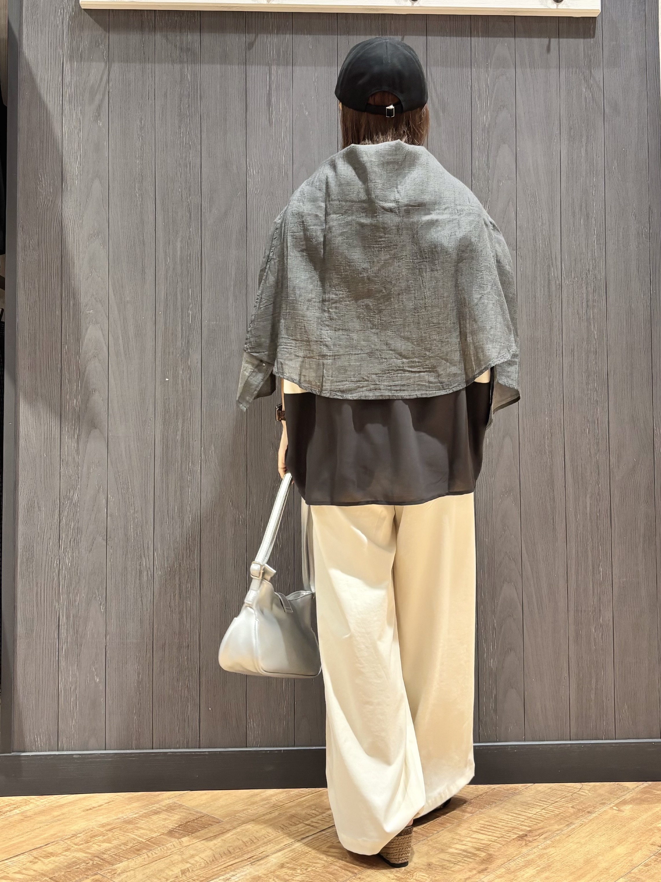 meiさんの「SHOO･LA･RUE｜【S-LL/洗濯機可/体型カバー】1枚で主役になる 3段切替 ドルマンＴシャツ」を使ったコーディネート