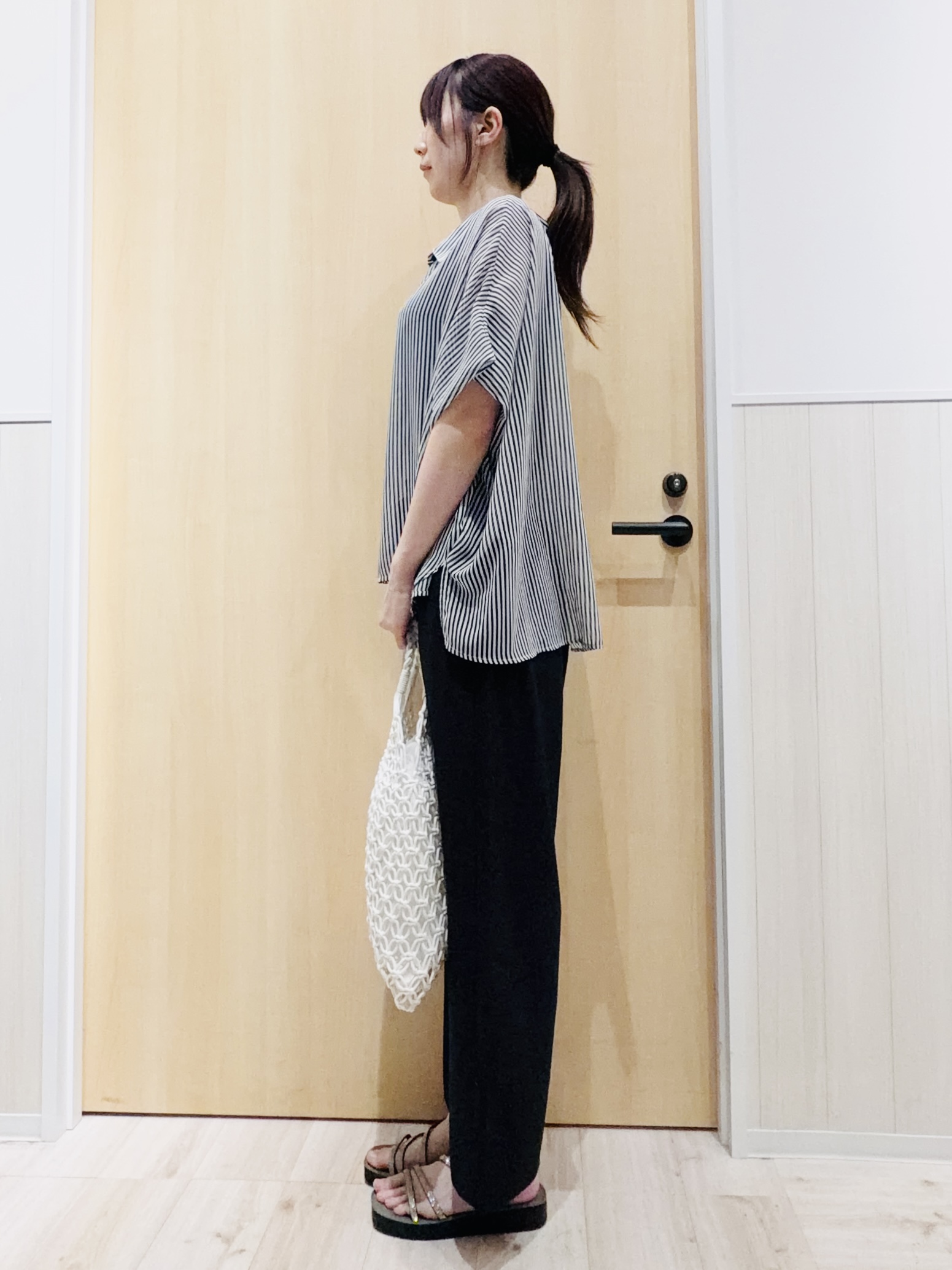 Naさんの「SHOO･LA･RUE｜【洗濯機可/体型カバー】羽織るだけで雰囲気変わる 柄アソート ポンチョ風シアーシャツ」を使ったコーディネート