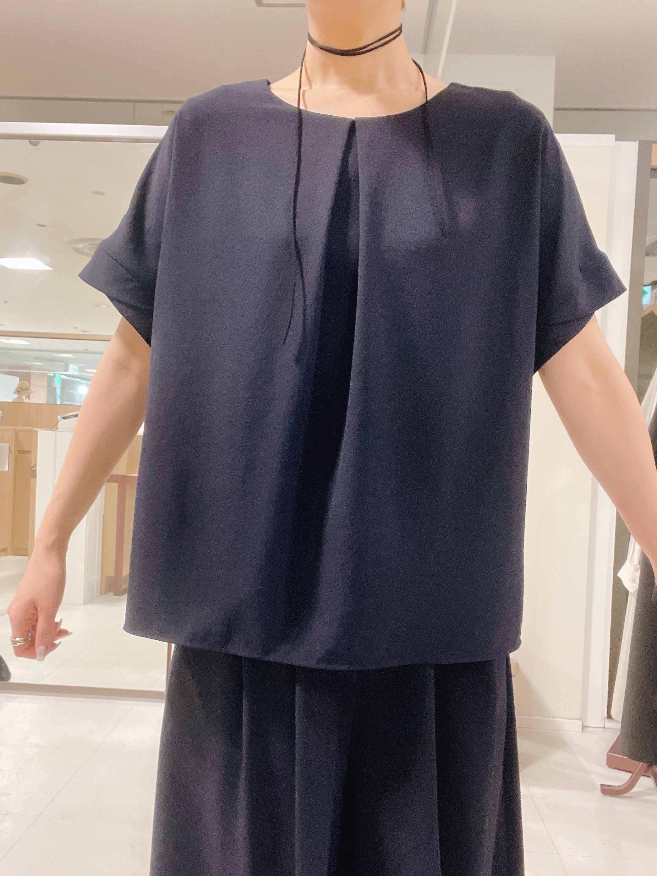 IWAMOさんの「UNTITLED｜【セットアップ可/UVカット/前後2WAY】リラクシーフレンチスリーブブラウス」を使ったコーディネート