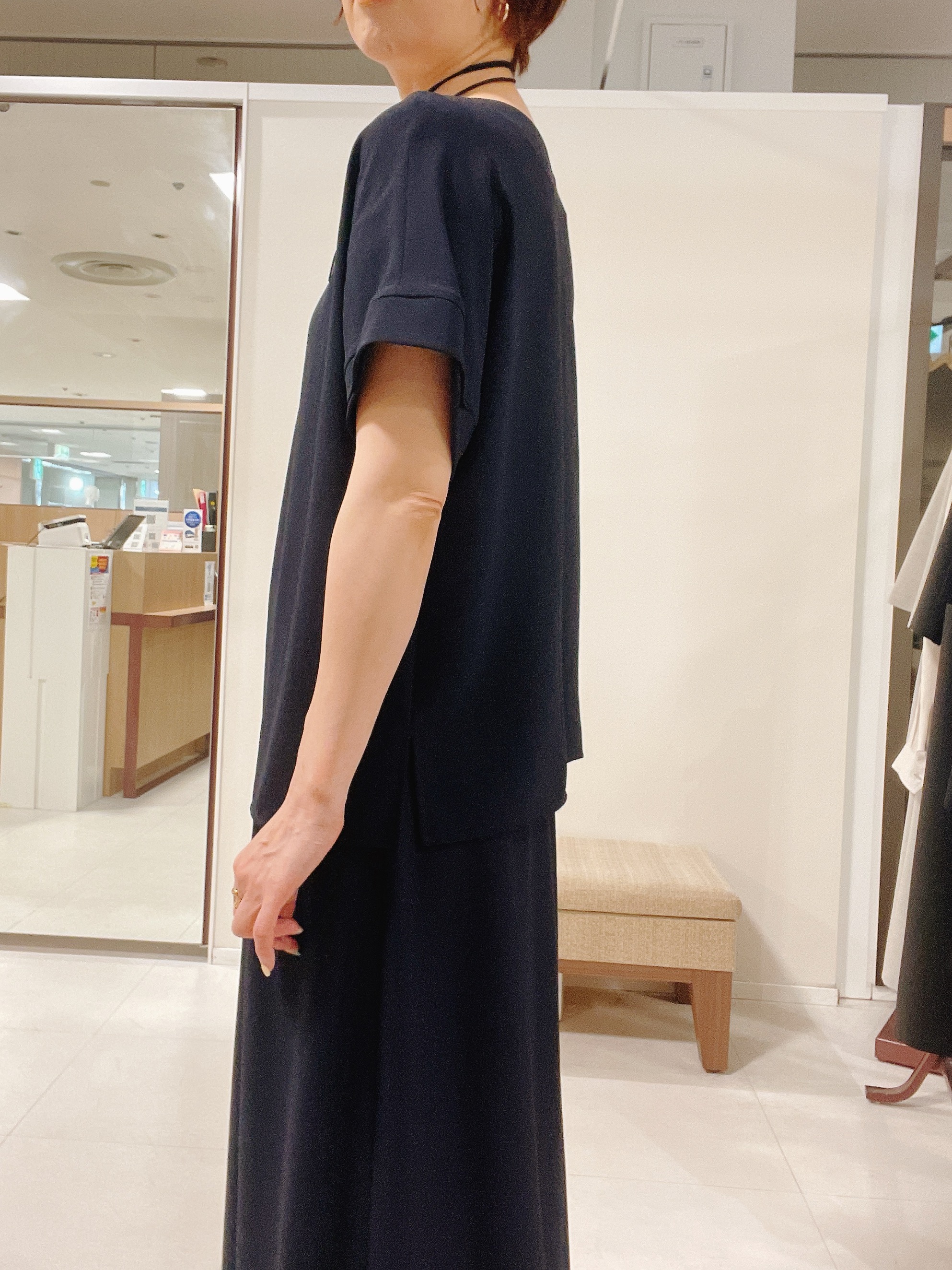 IWAMOさんの「UNTITLED｜【セットアップ可/UVカット/前後2WAY】リラクシーフレンチスリーブブラウス」を使ったコーディネート