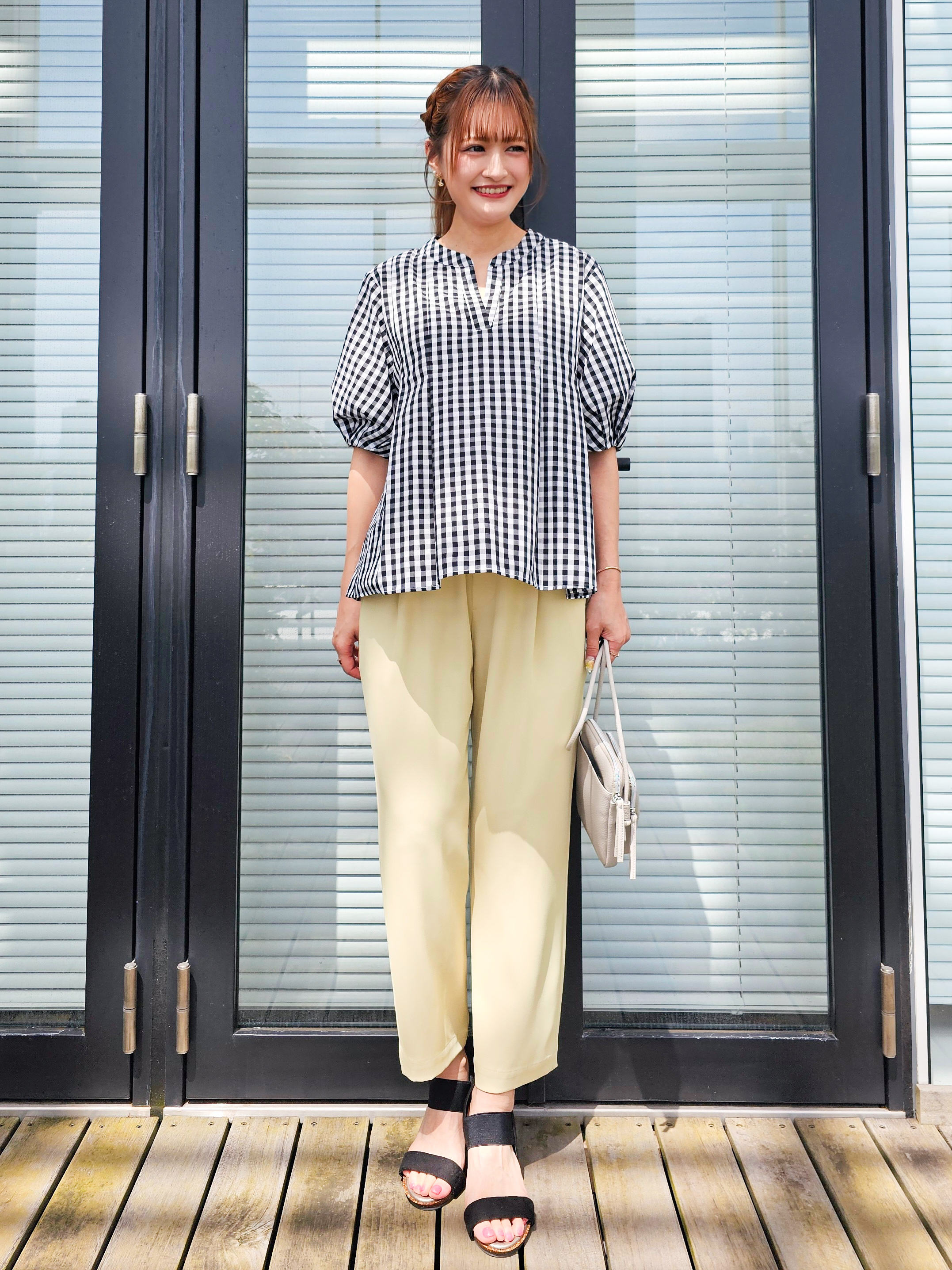 ゆゆさんの「SHOO･LA･RUE｜【高レビュー/洗濯後しわになりにくい/インせず着られる】自然に体型カバー 麻調ペプラムブラウス」を使ったコーディネート