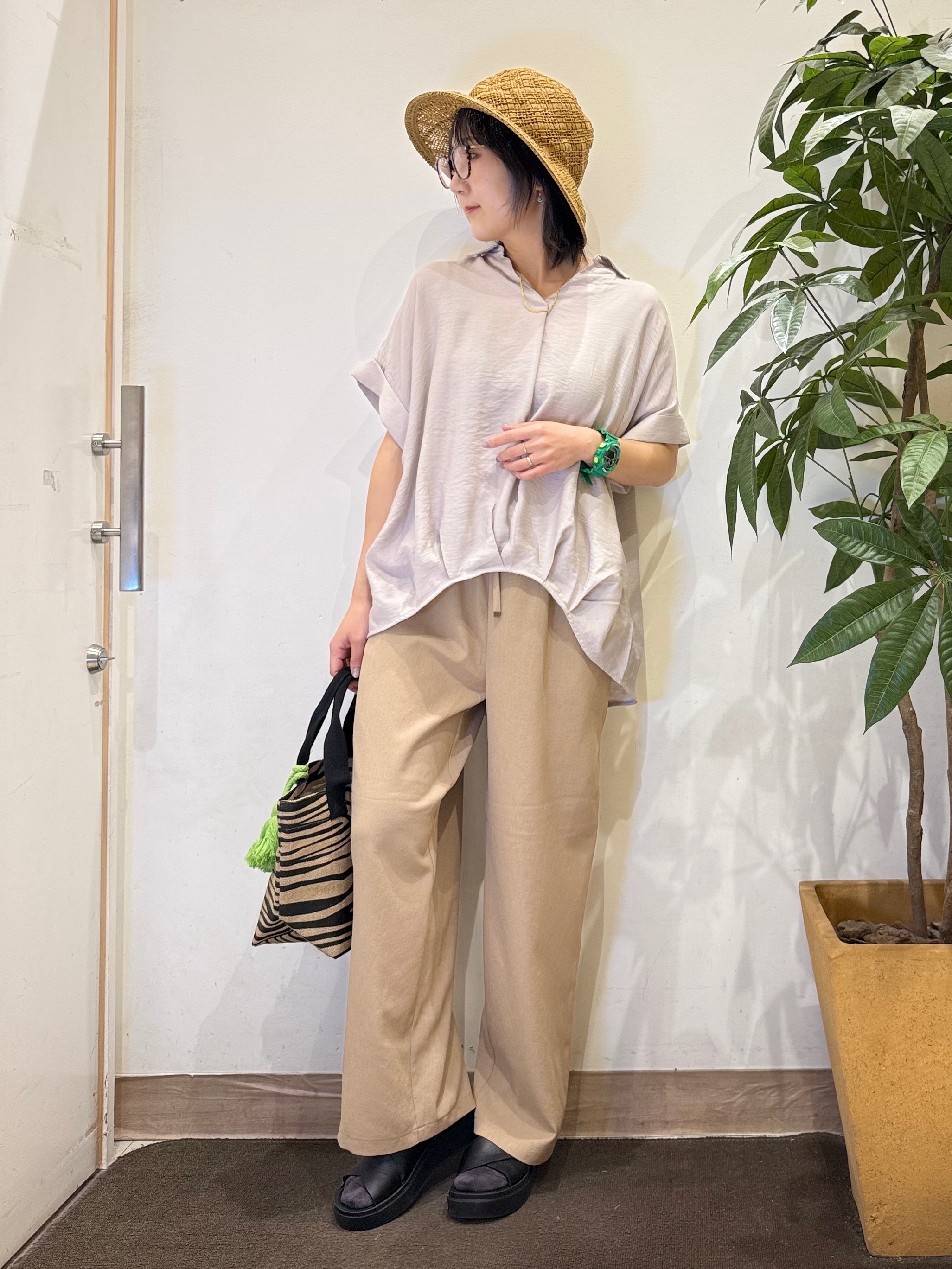 misakiさんの「SHOO･LA･RUE｜【ひんやり/S-LL/洗濯機可】インせず着られる 裾タック スキッパーシャツ」を使ったコーディネート