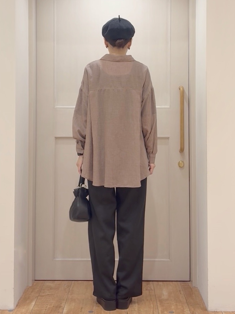 tamuさんの「SHOO･LA･RUE｜【体型カバー】ふんわり質感 やわらかこなれシアーシャツ」を使ったコーディネート