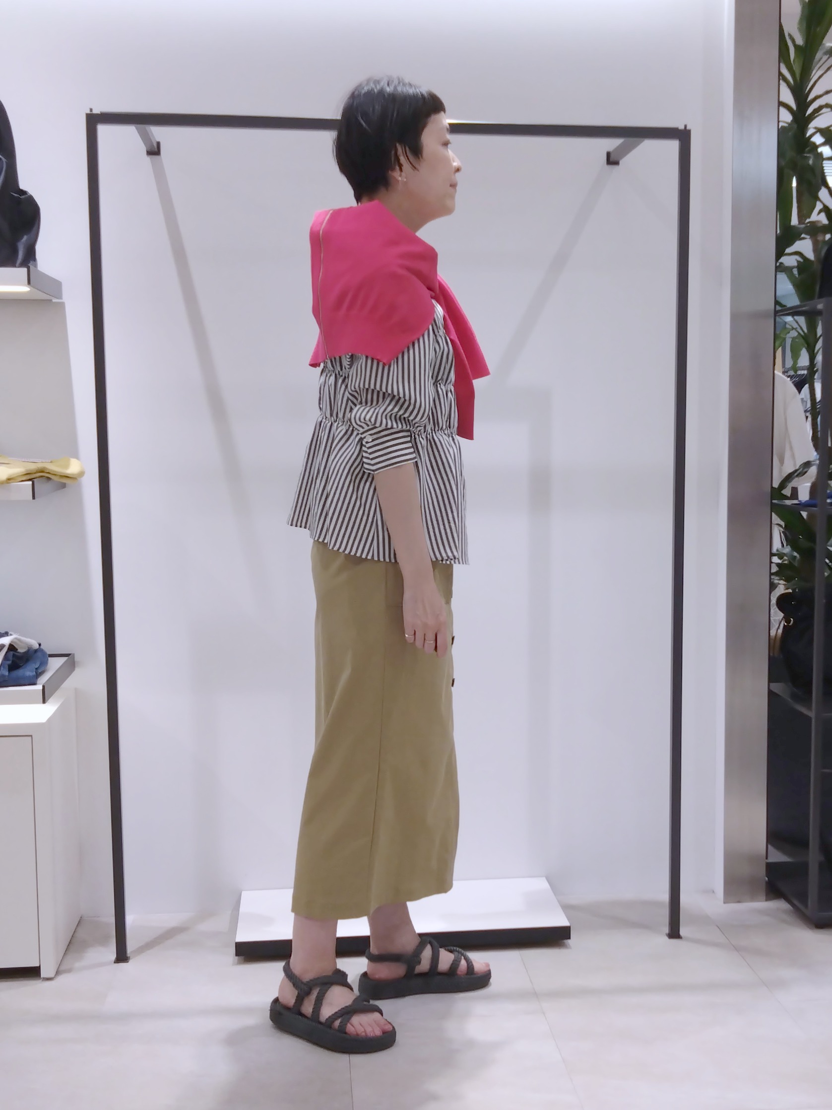 まちこさんの「UNTITLED｜【アンサンブル可/日除け・冷房対策】シアーレーヨンZIPカーディガン」を使ったコーディネート