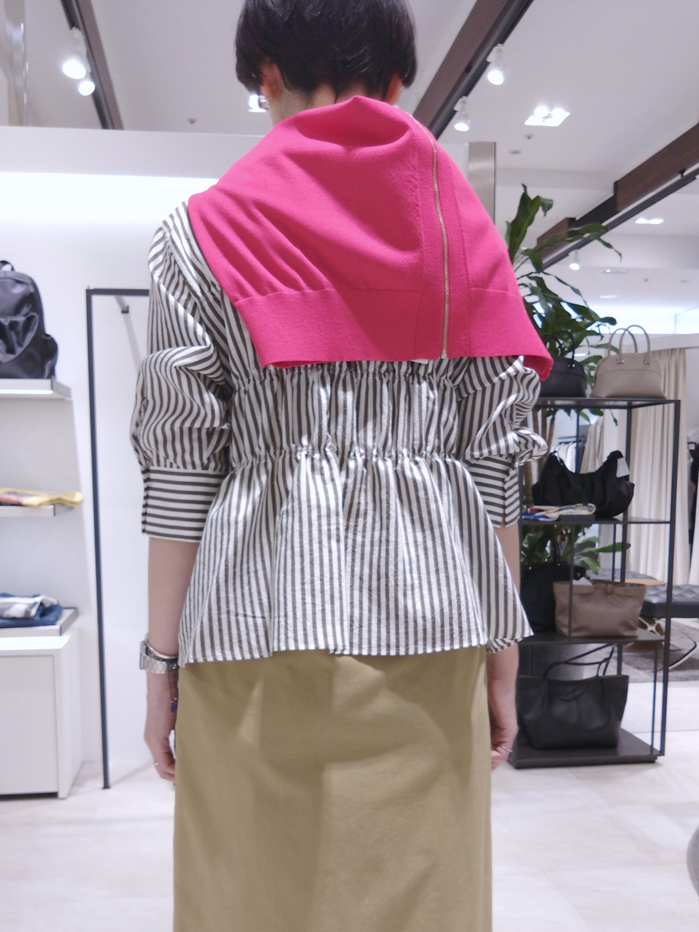 まちこさんの「UNTITLED｜【アンサンブル可/日除け・冷房対策】シアーレーヨンZIPカーディガン」を使ったコーディネート